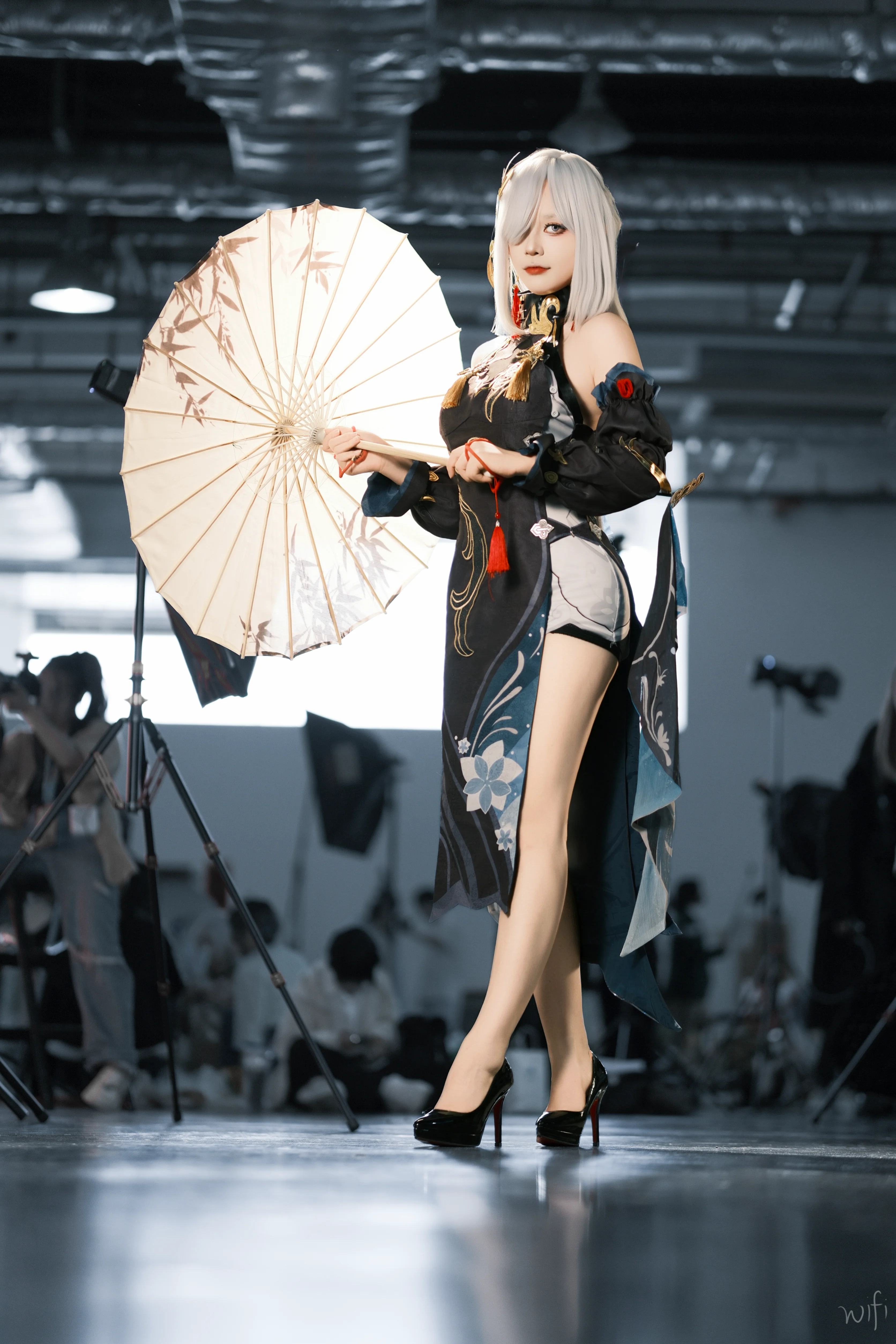 【申鹤cos】原神申鹤的棚拍侧记：撑伞静候光影 - 第 3 张
