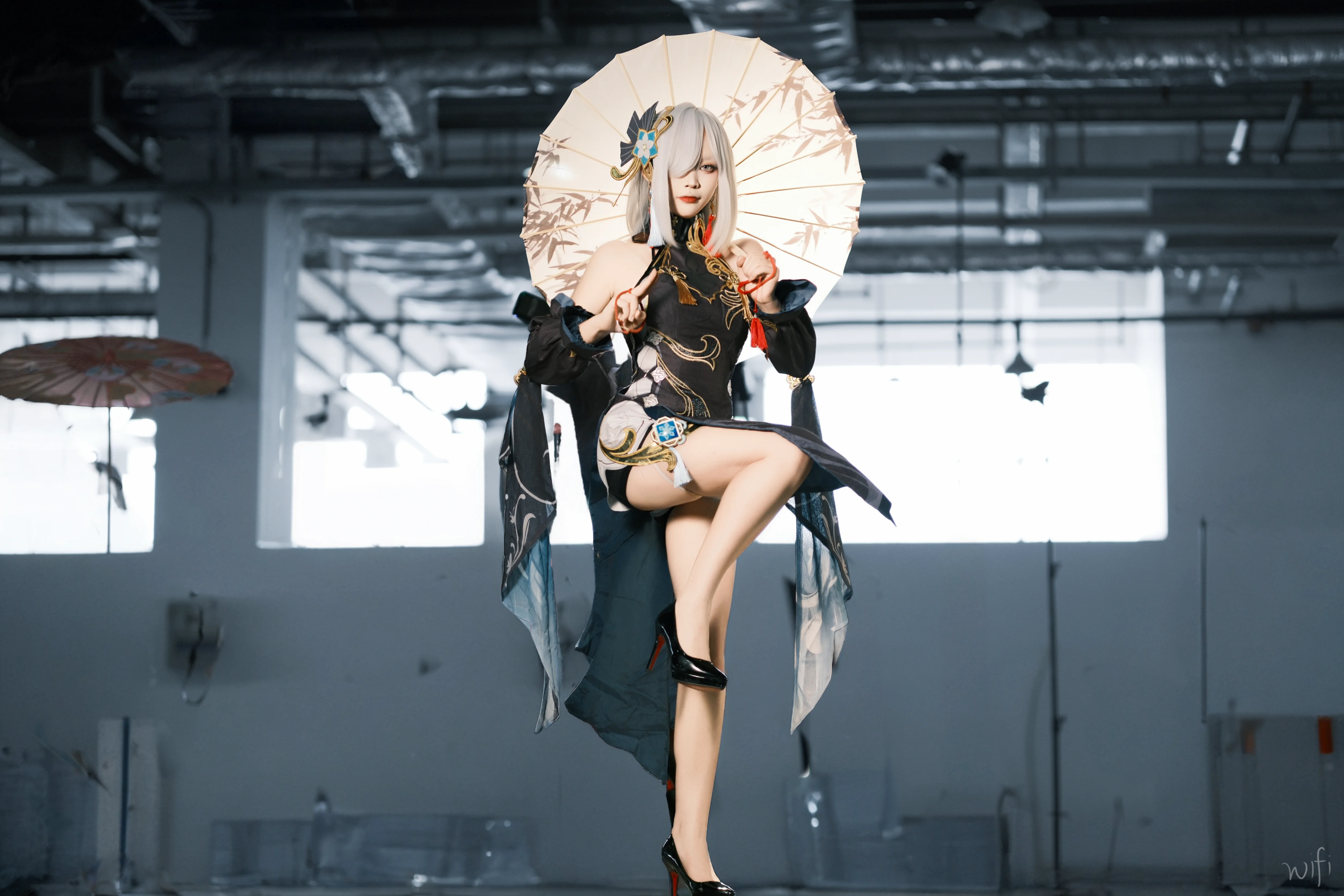 【申鹤cos】原神申鹤的棚拍侧记：撑伞静候光影 - 第 5 张