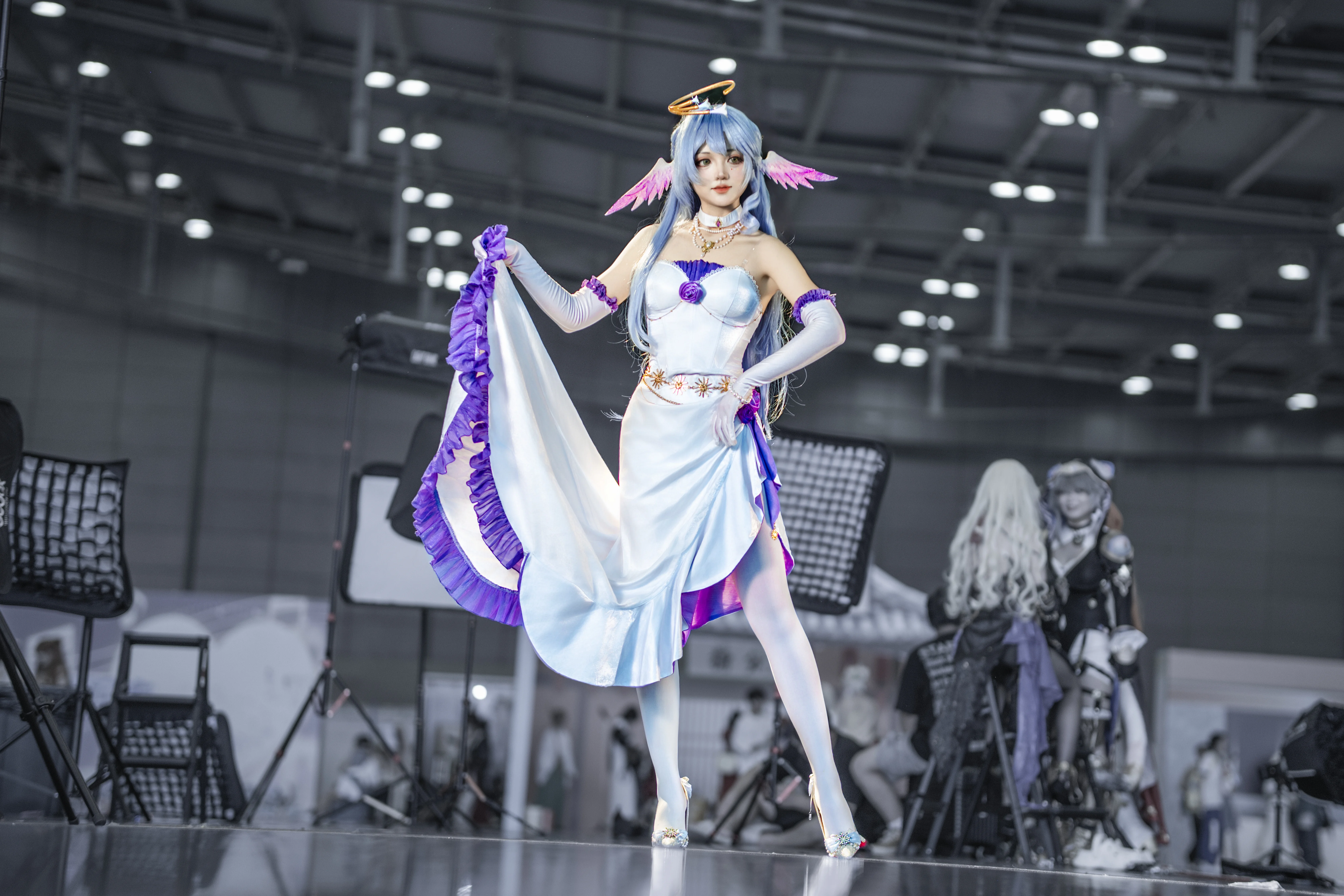 【知更鸟cos】崩坏星穹铁道中来自家族的歌者，展台前的优雅定格 - 第 1 张