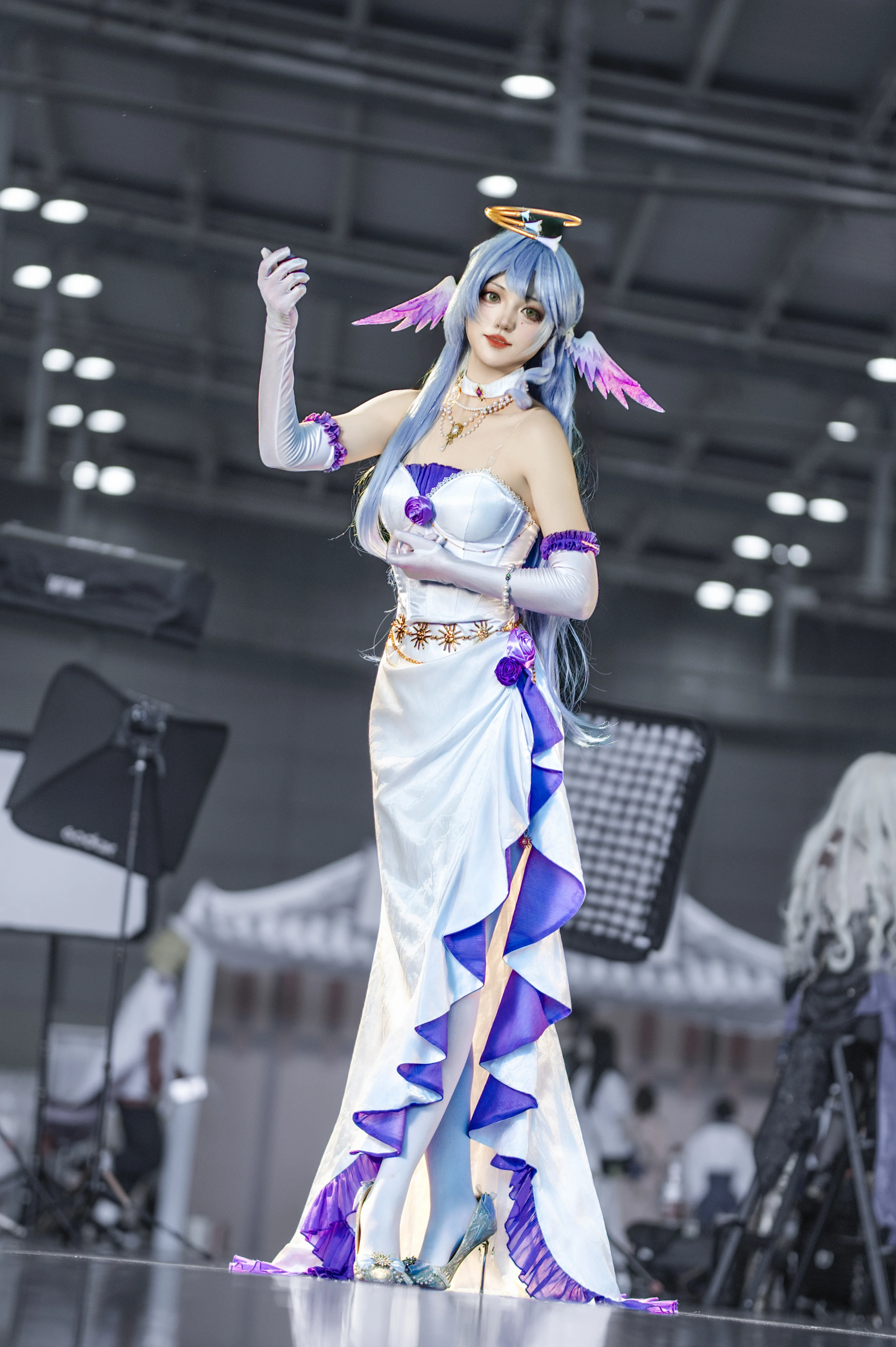 【知更鸟cos】崩坏星穹铁道中来自家族的歌者，展台前的优雅定格