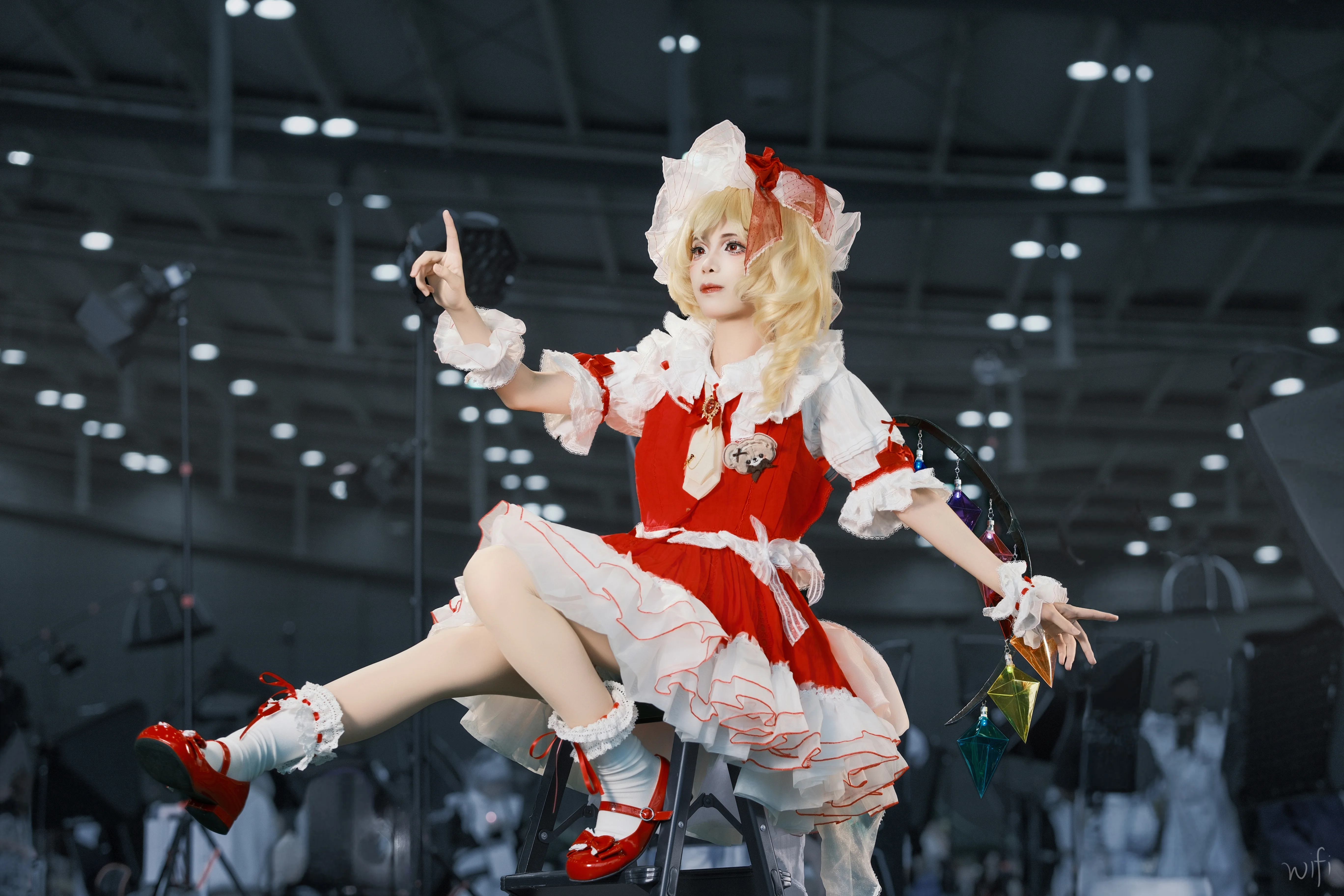【东方project芙兰朵露cos】红魔馆二小姐抱着小熊吃苹果 - 第 4 张