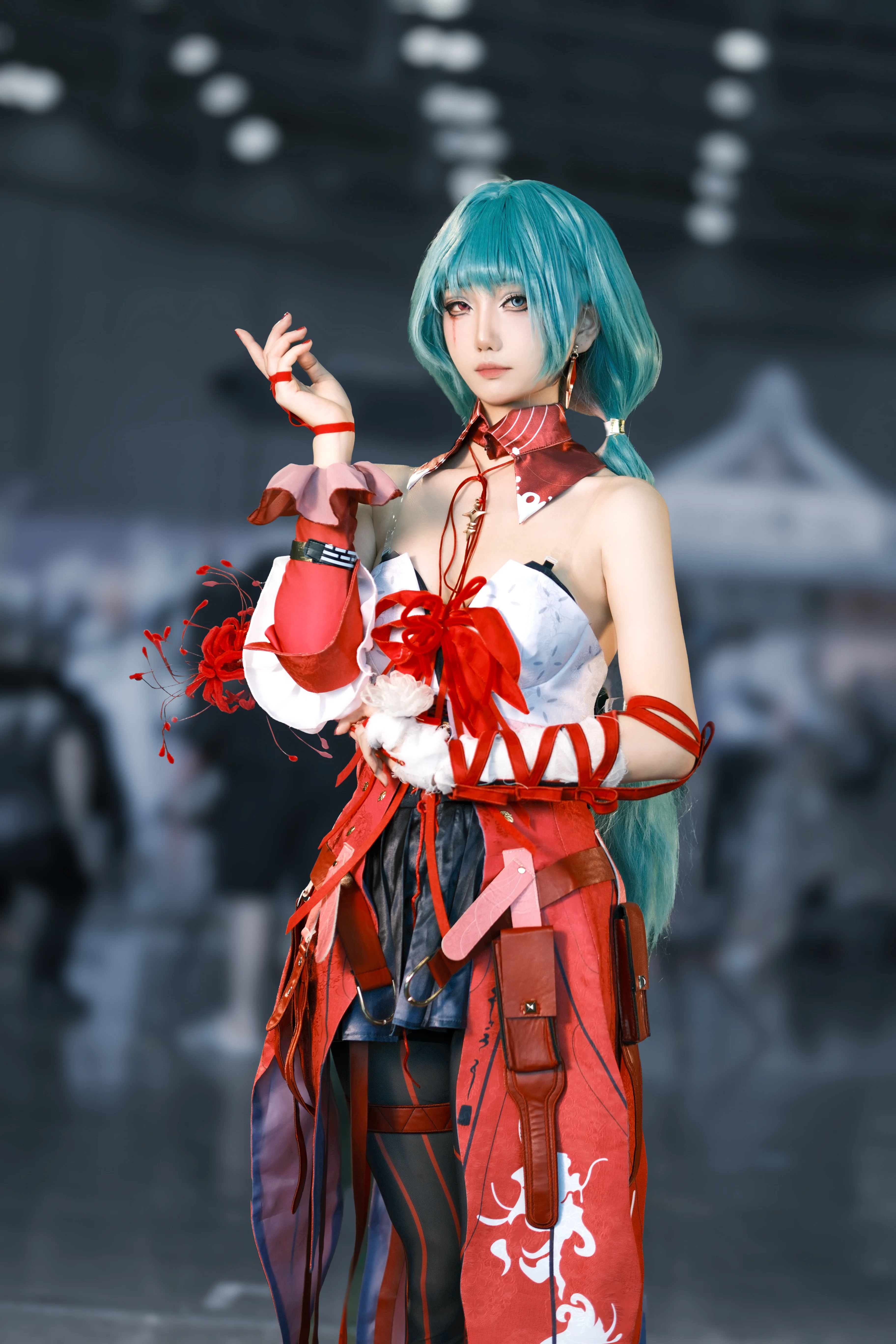 【弗洛洛cos】鸣潮漫展定格，红黑赛博与青色的视觉冲击 - 第 1 张