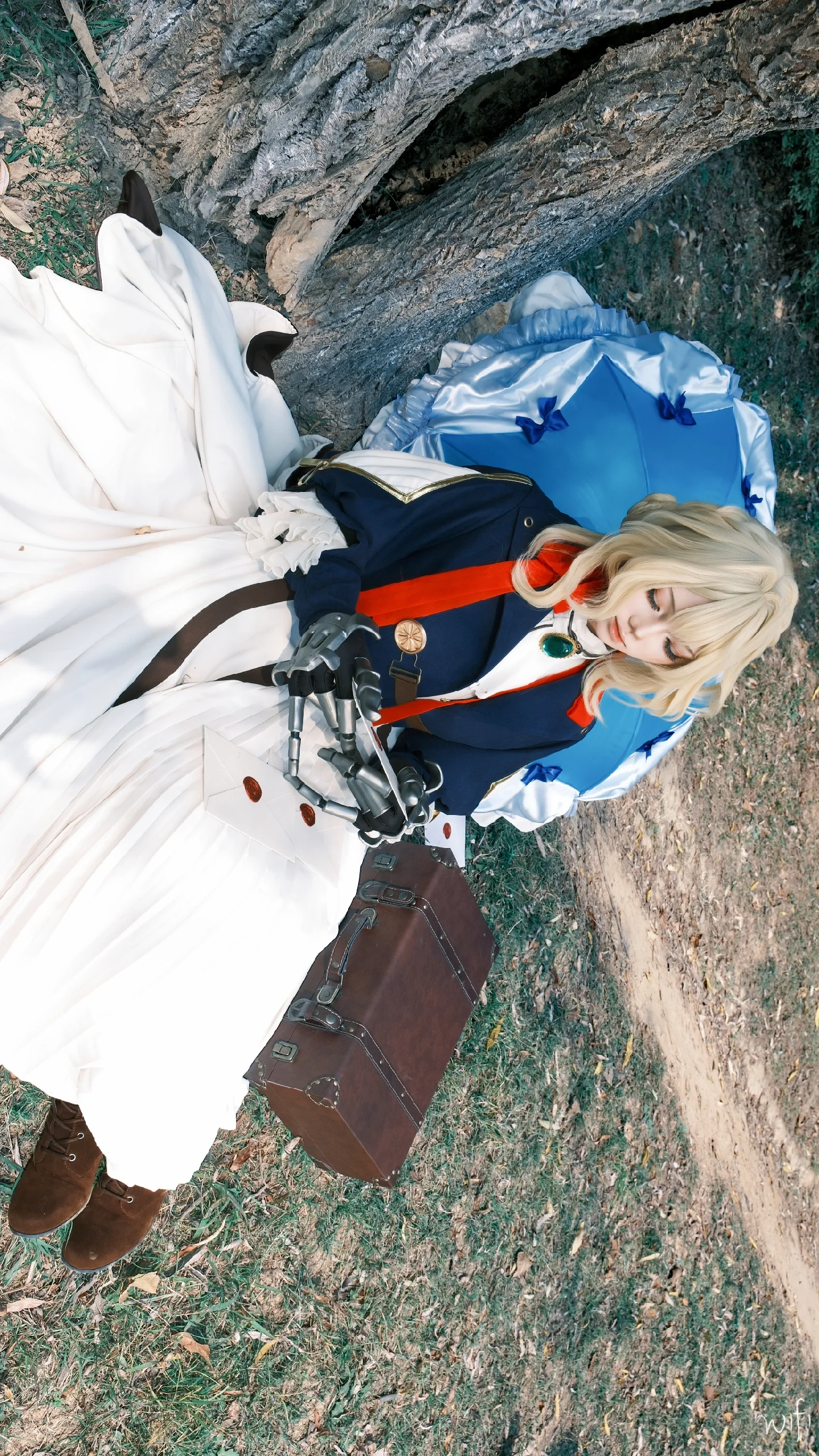 【ヴァイオレット・エヴァーガーデン コスプレ】ヴァイオレット・エヴァーガーデン、水辺の信札と旅路の一コマ - 4 枚目