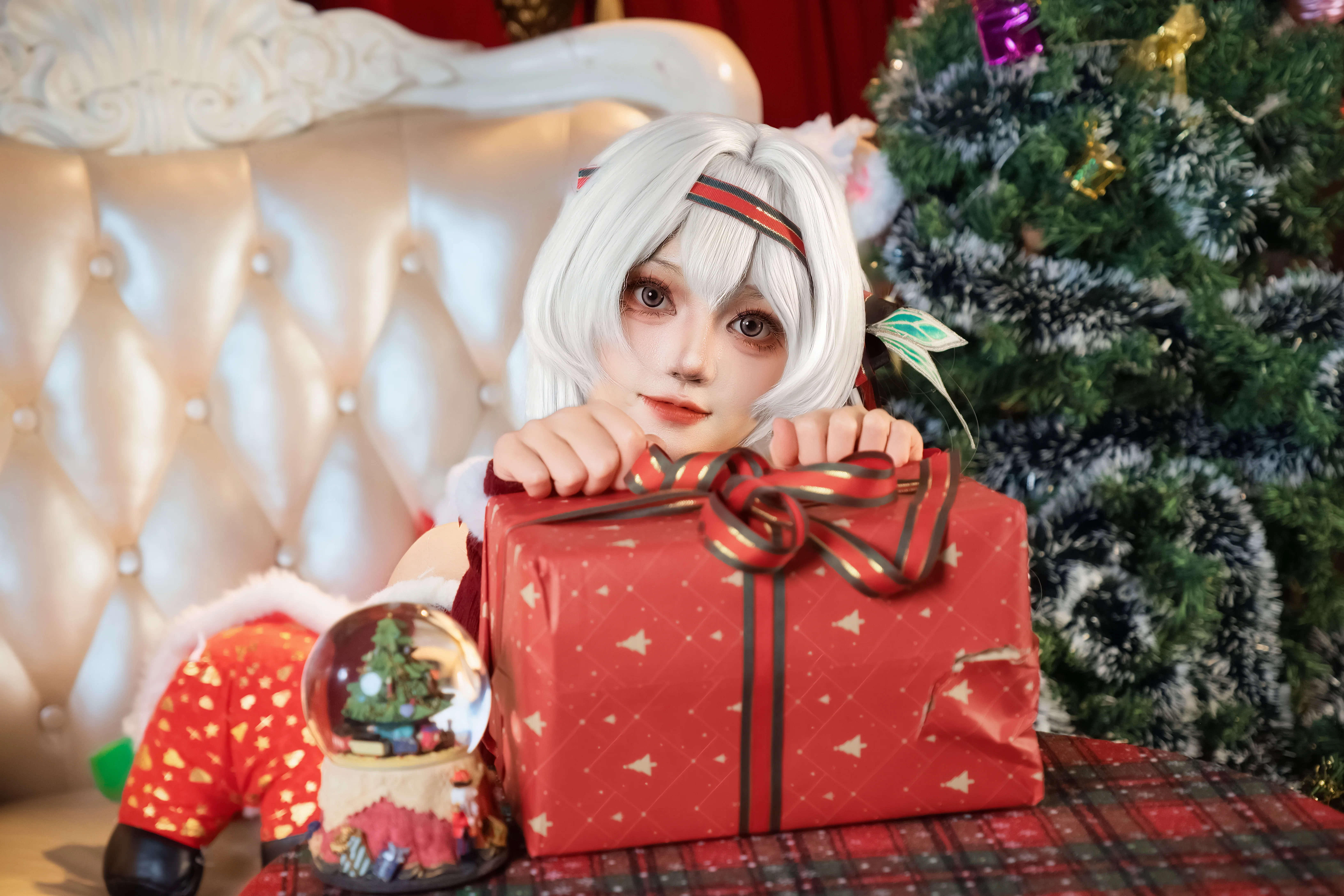 【ホタル コスプレ】『崩壊：スターレイル』、冬の暖光に包まれるクリスマス風ホームウェア - 4 枚目