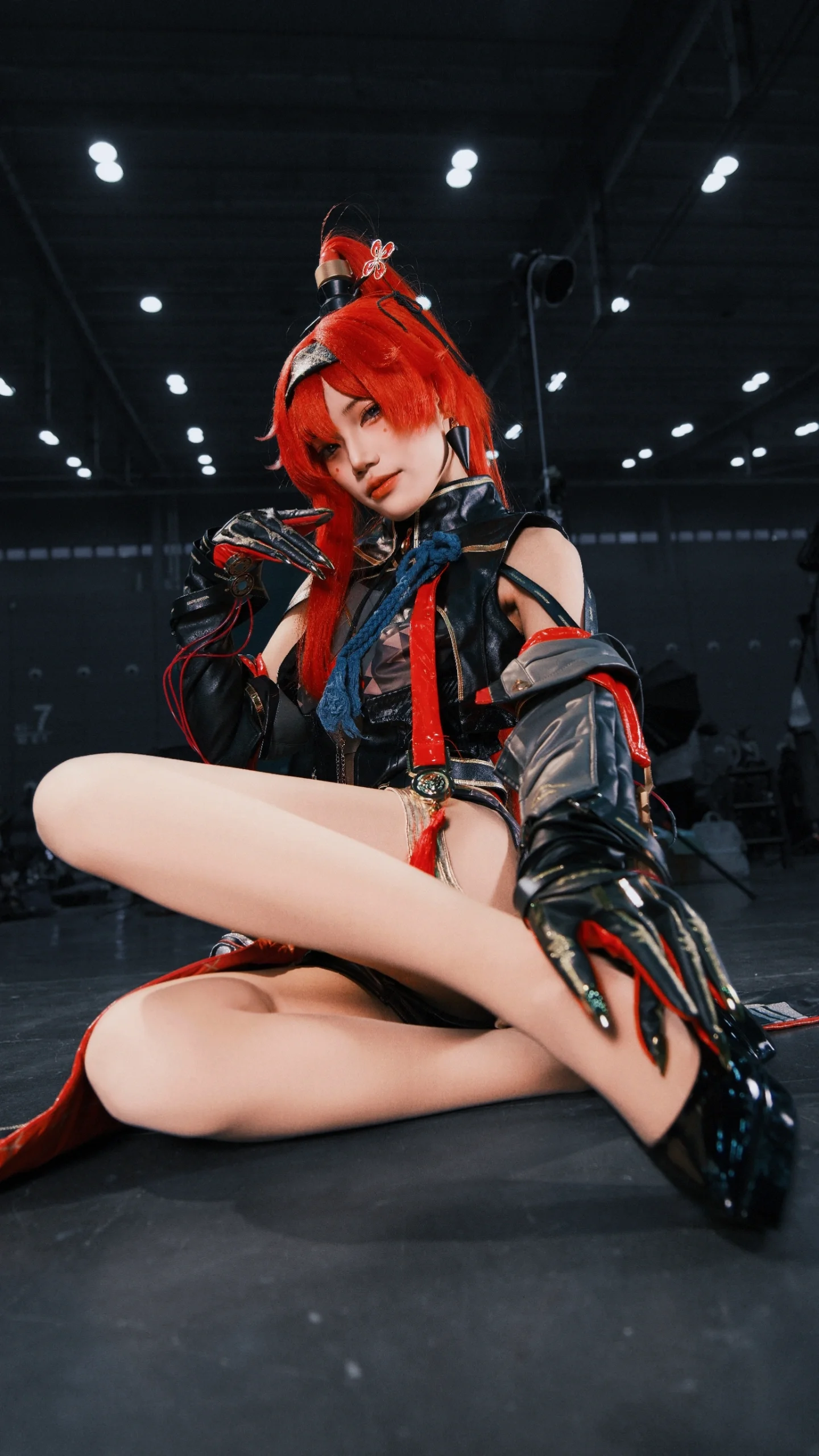 【吟霖cos】鸣潮漫展中的神秘红发女特务 - 第 1 张