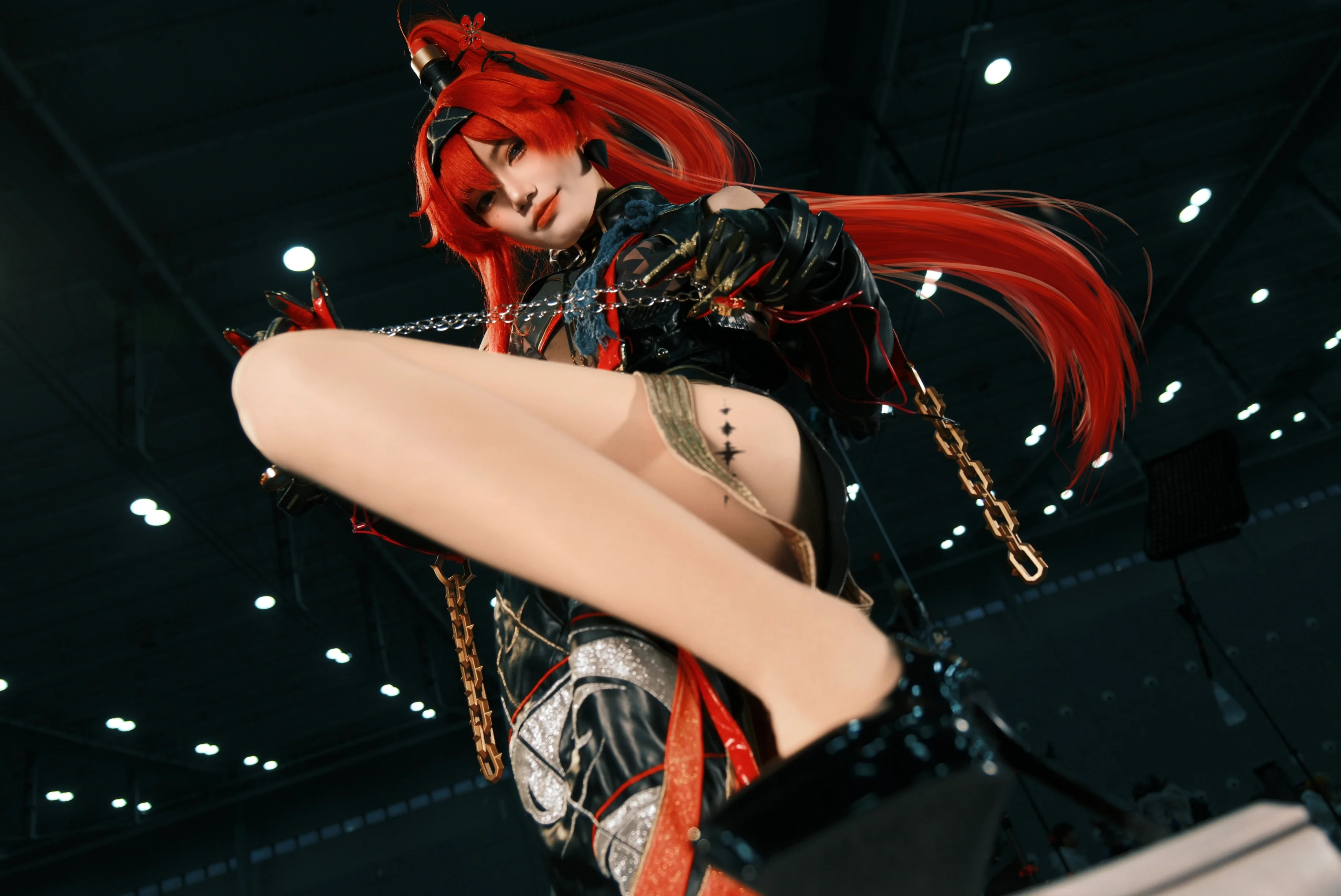【吟霖cos】鸣潮漫展中的神秘红发女特务 - 第 2 张