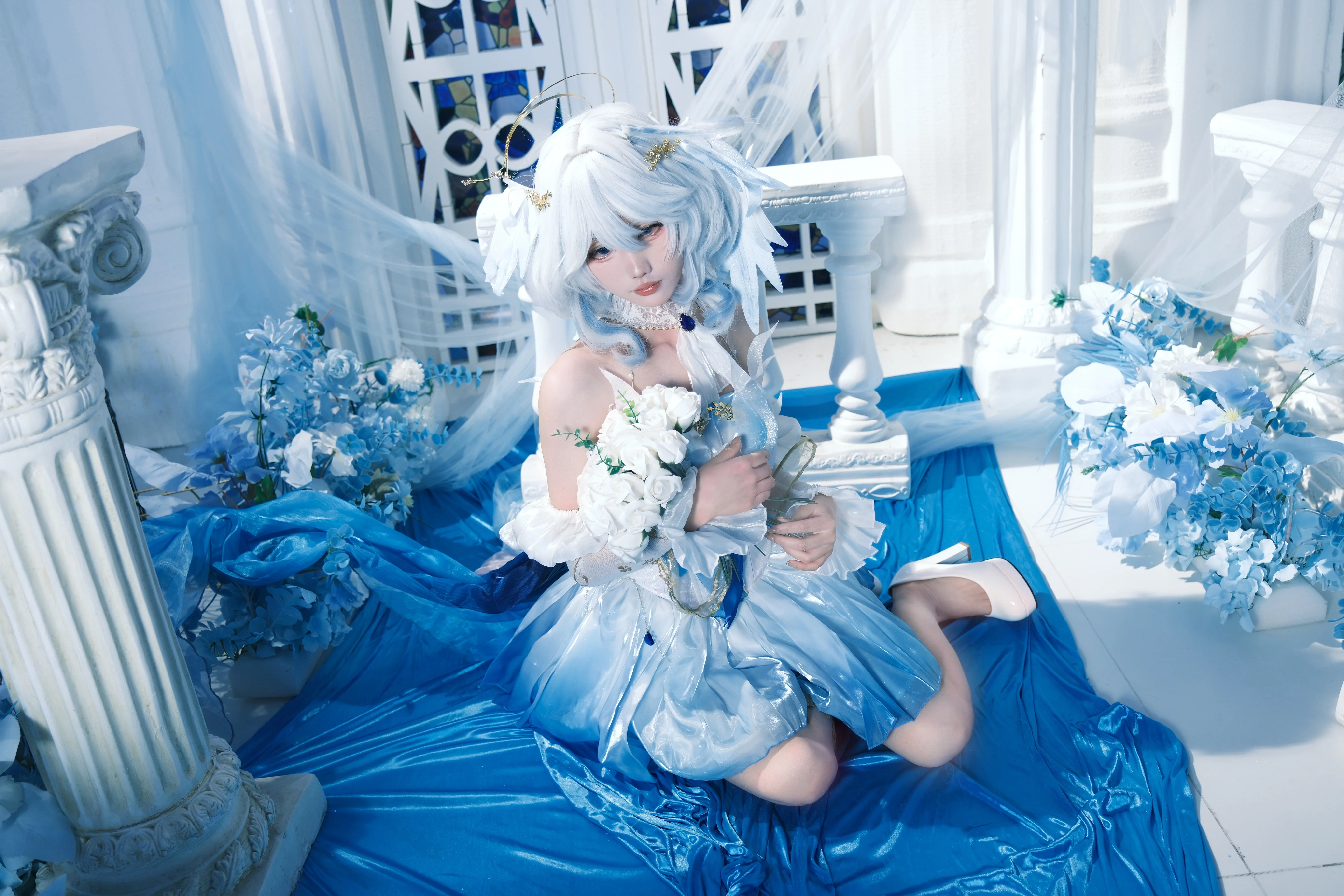 【芙宁娜cos】原神水神蓝白渐变裙，梦幻光影下的优雅瞬间 - 第 9 张