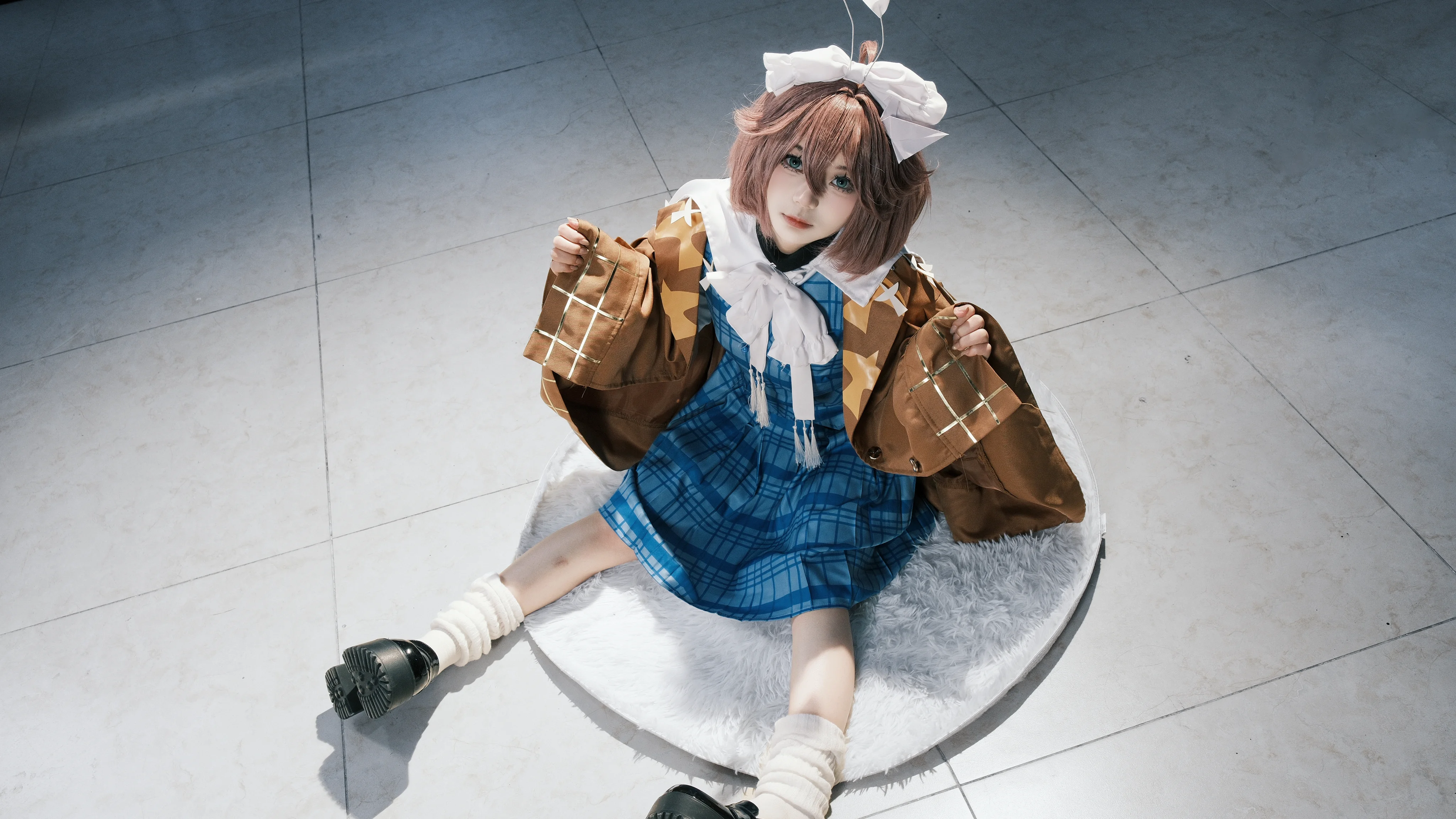【パタパタペーパーコスプレ】『リバース:1999』、片足立ちが魅せる冬の躍動感 - 3 枚目