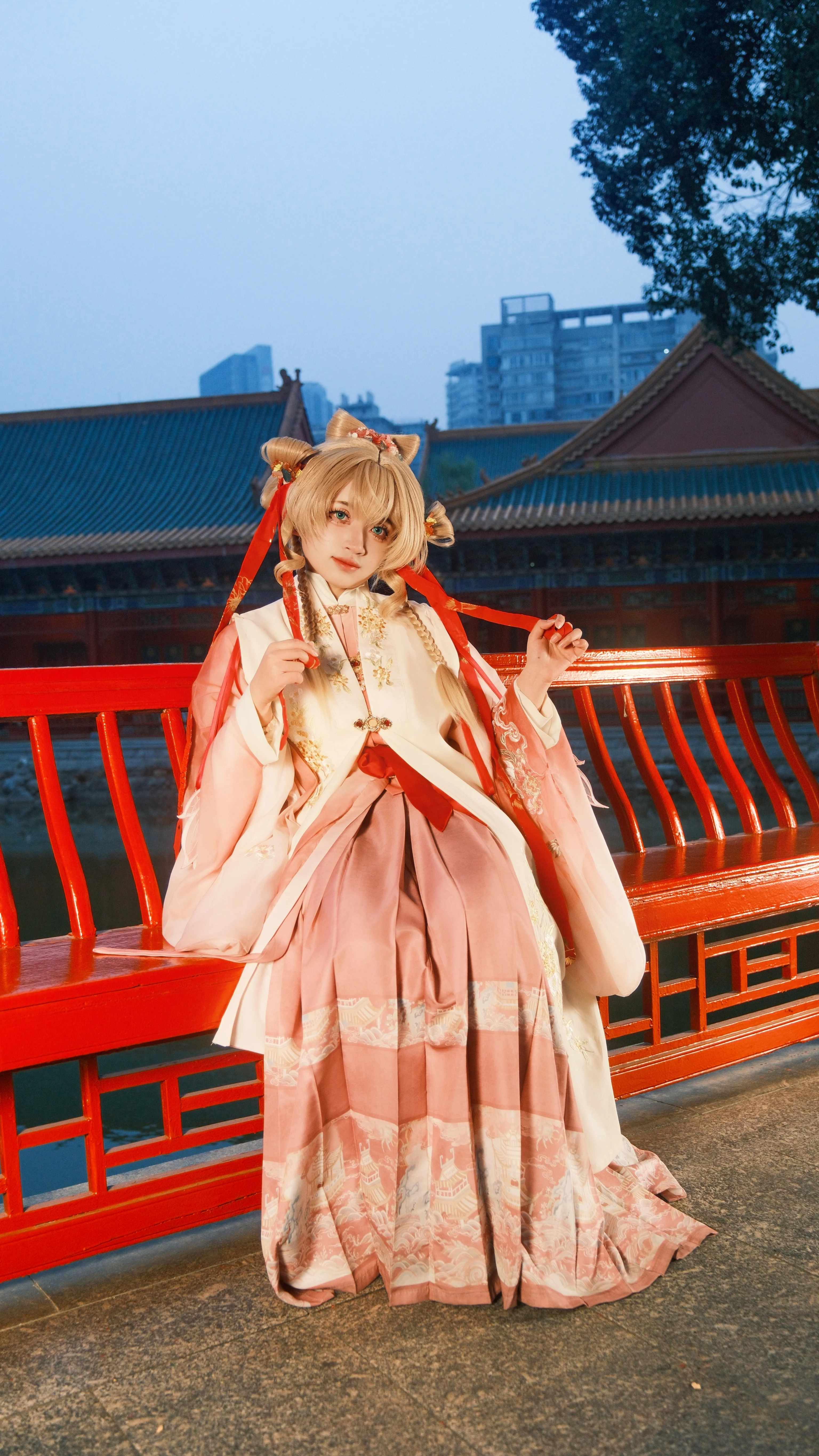 【苏芙比cos】新春国风红妆，重返未来1999里的美好祈愿 - 第 3 张