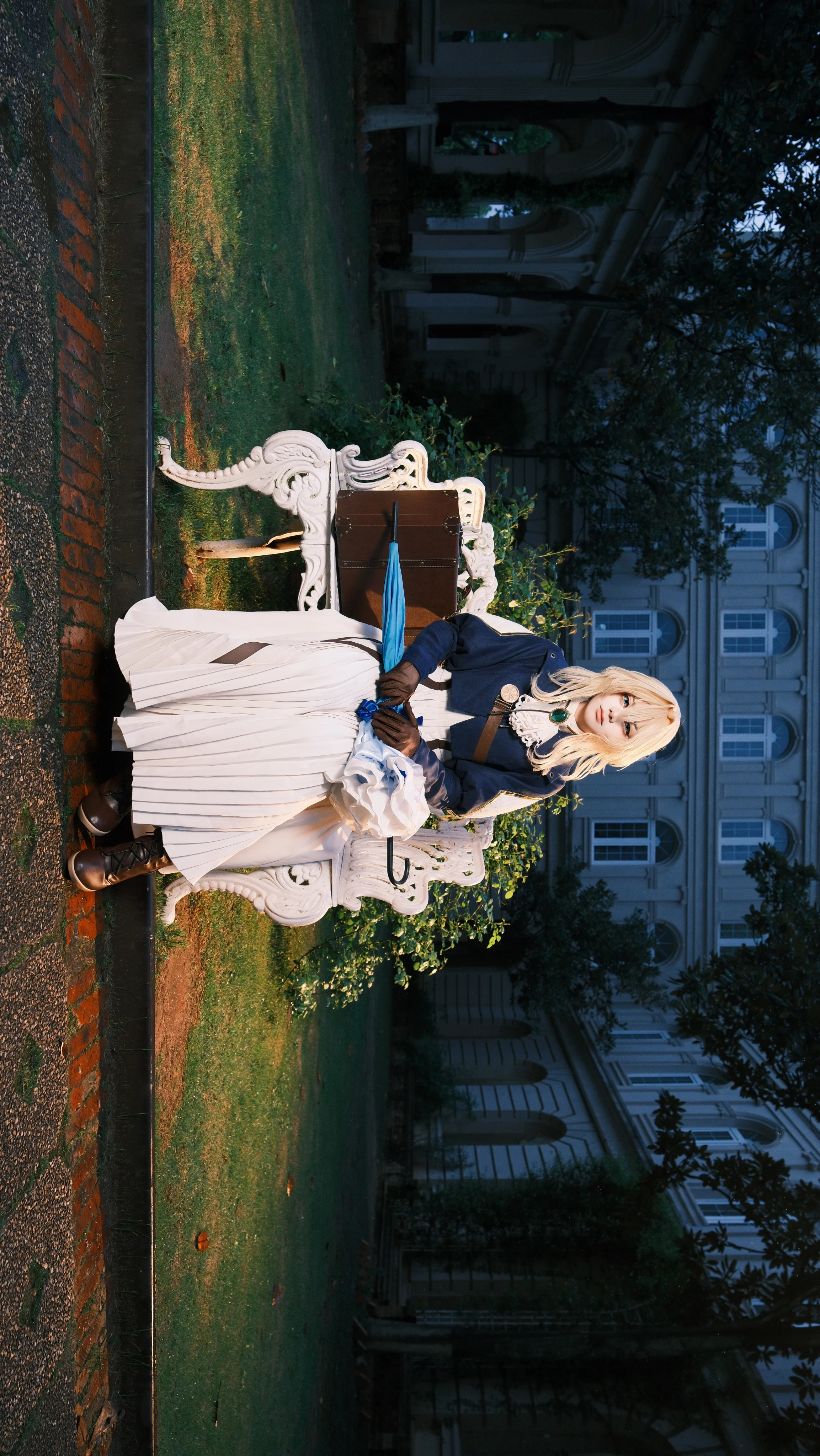 [Violet Evergarden Cosplay] Violet Evergarden, Classical Courtyard and Soft Time Under Light and Shadow - Image 1