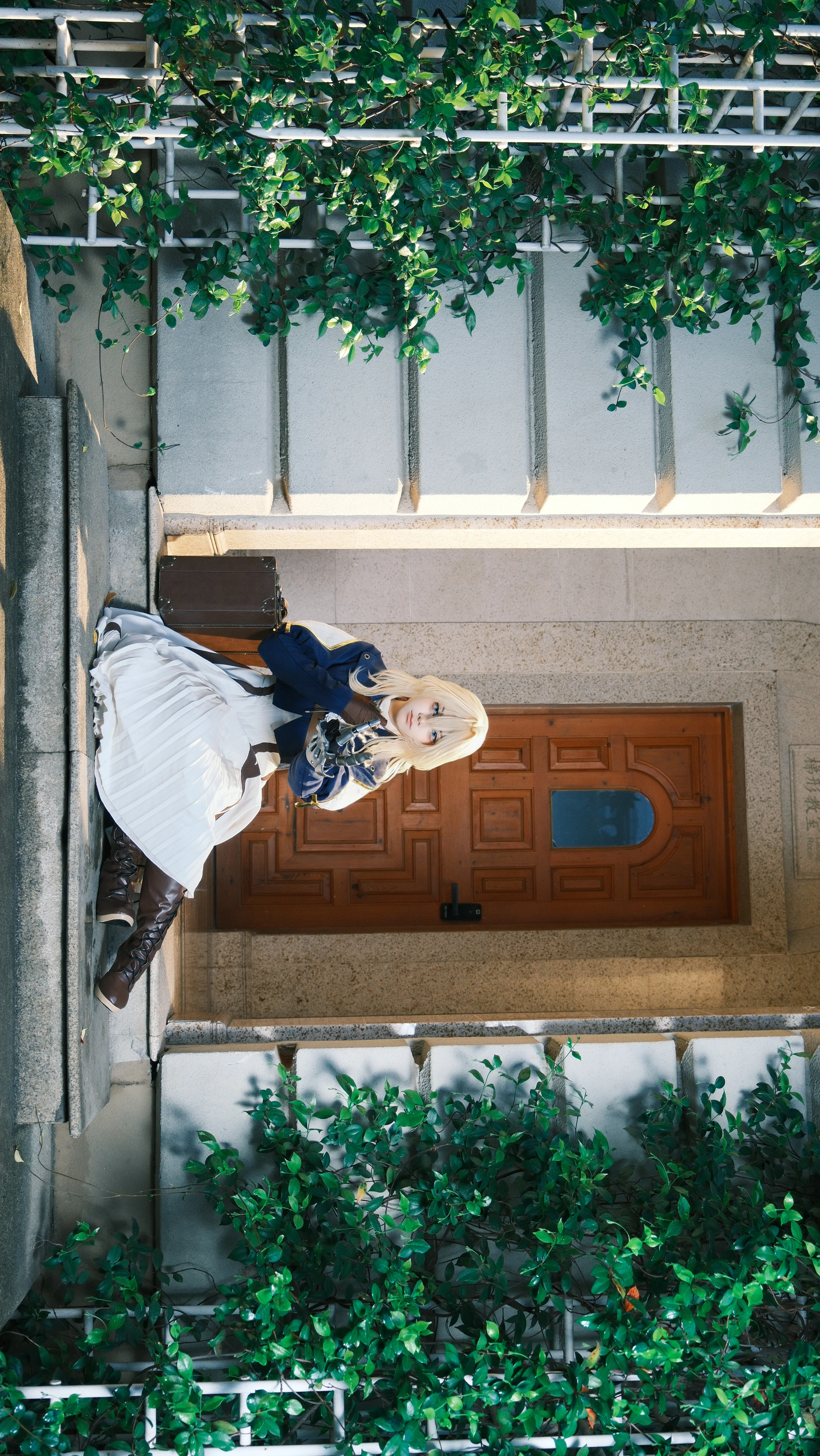 [Violet Evergarden Cosplay] Violet Evergarden, Classical Courtyard and Soft Time Under Light and Shadow - Image 2