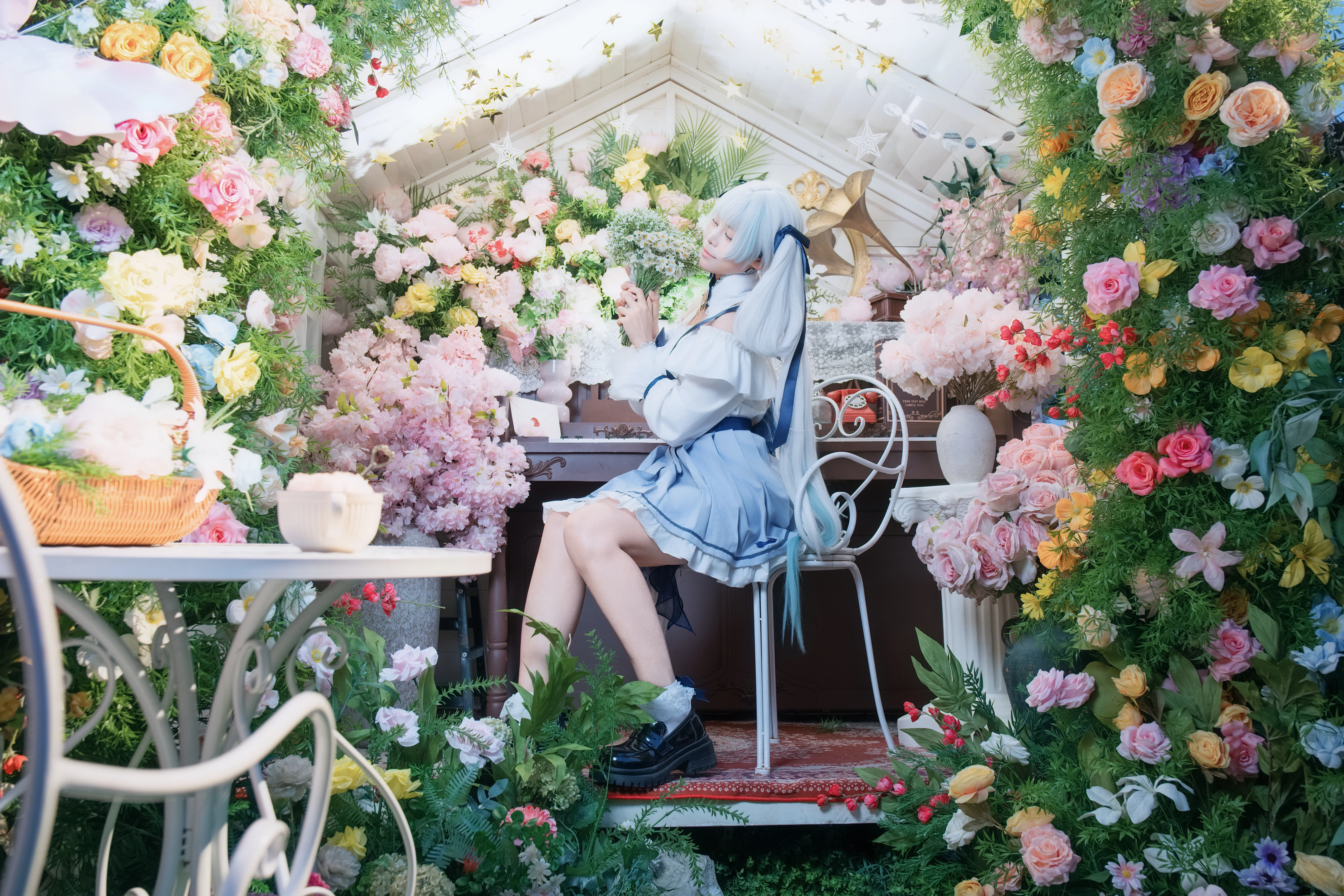 【今汐cos】鸣潮星炬学院，花房里为阿漂弹响钢琴 - 第 1 张