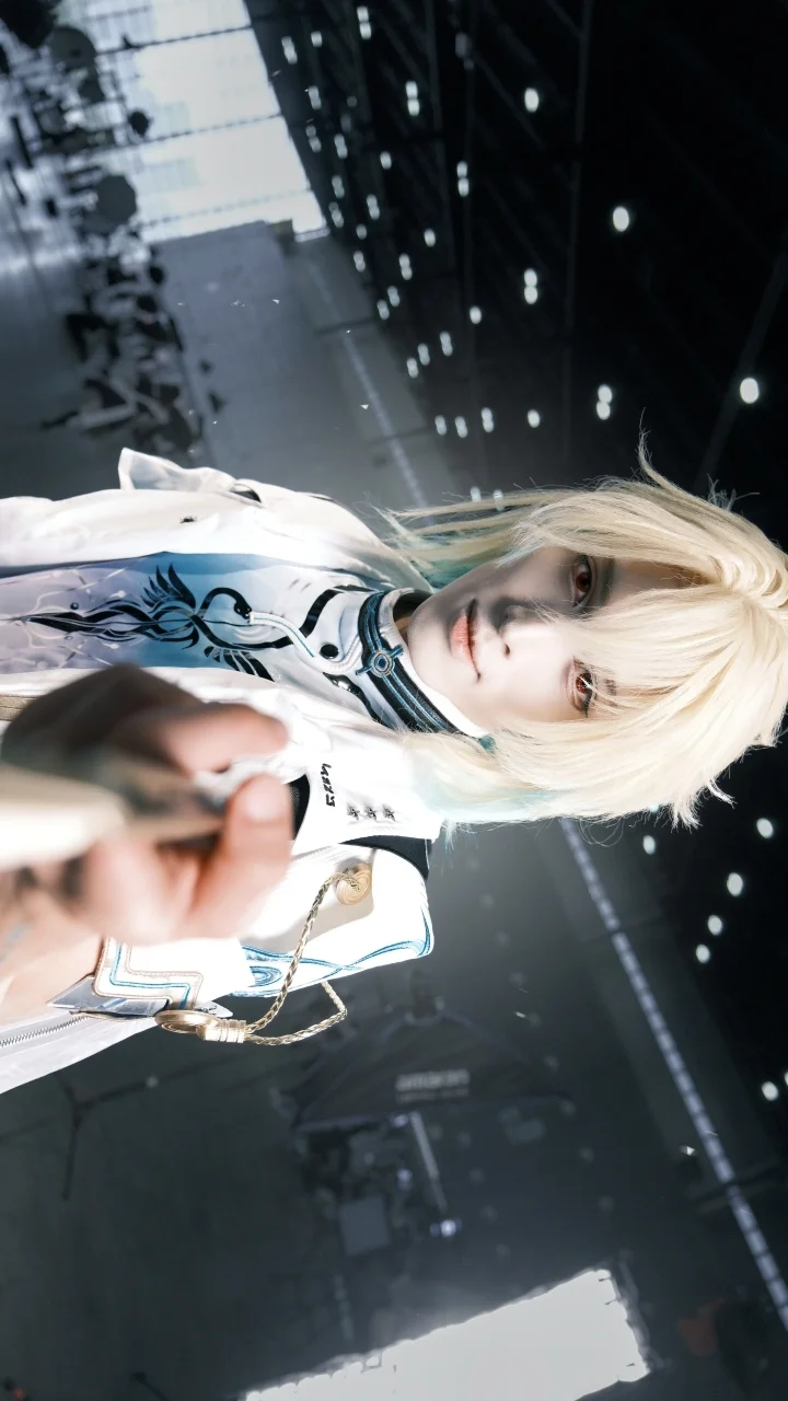 [Luuk Herssen Cosplay] Sci-Fi Doctor in Wuthering Waves: Cold and Arrogant - Image 2