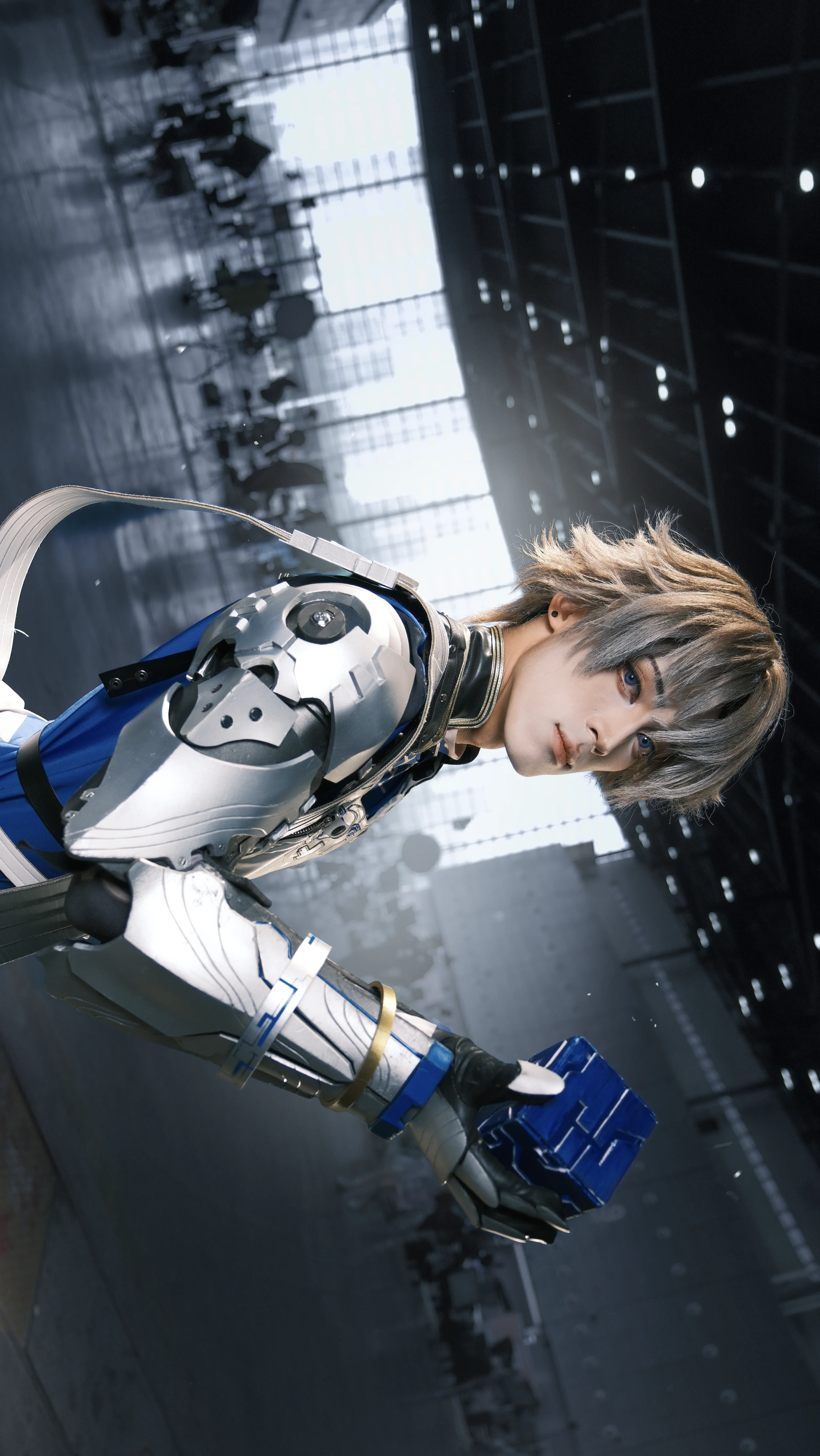 【相里要cos】鸣潮的科幻装甲，金属与光影的实战记录
