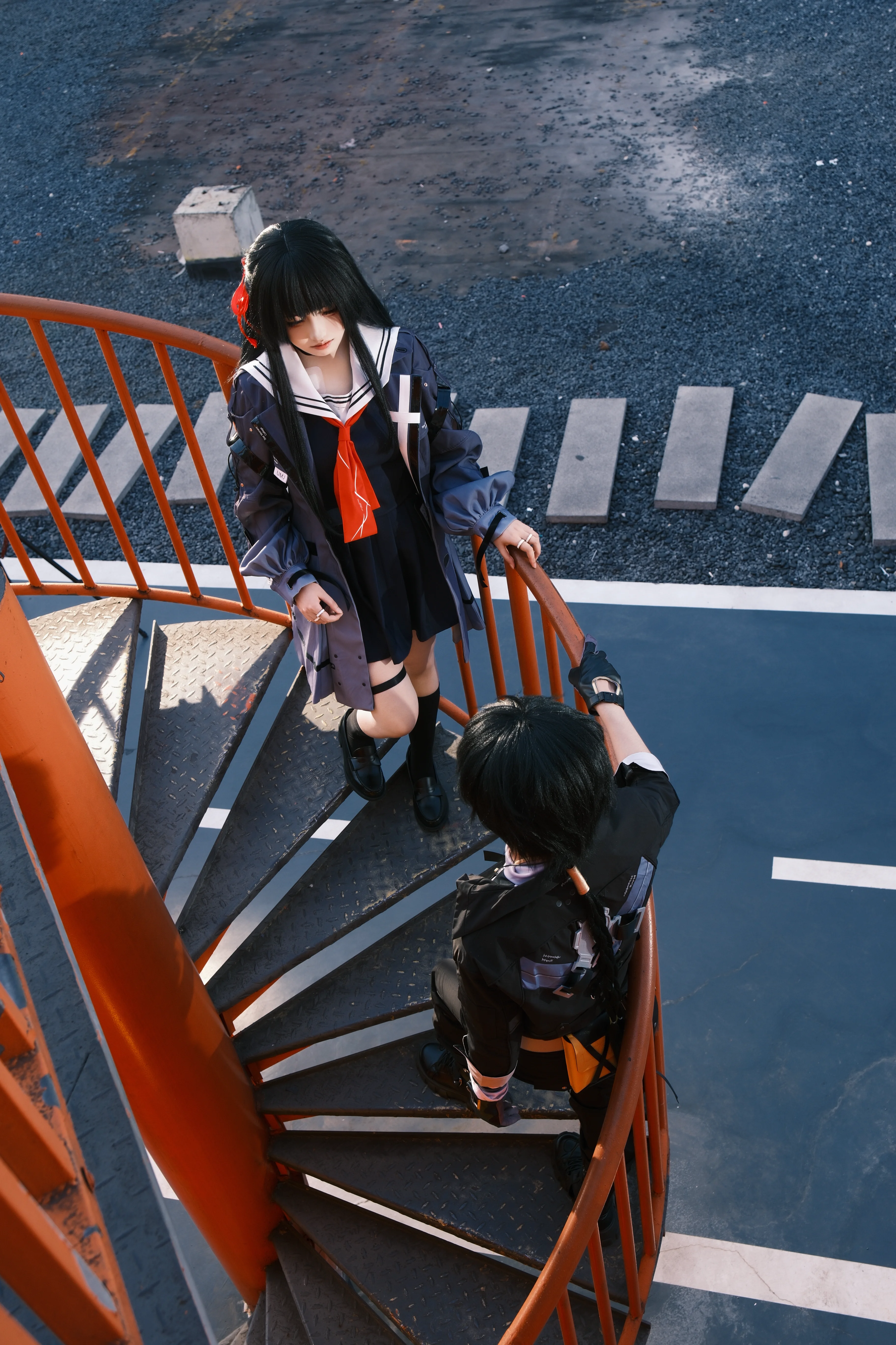 【千咲cos】鸣潮里的工业风少女，橙色楼梯上的回眸