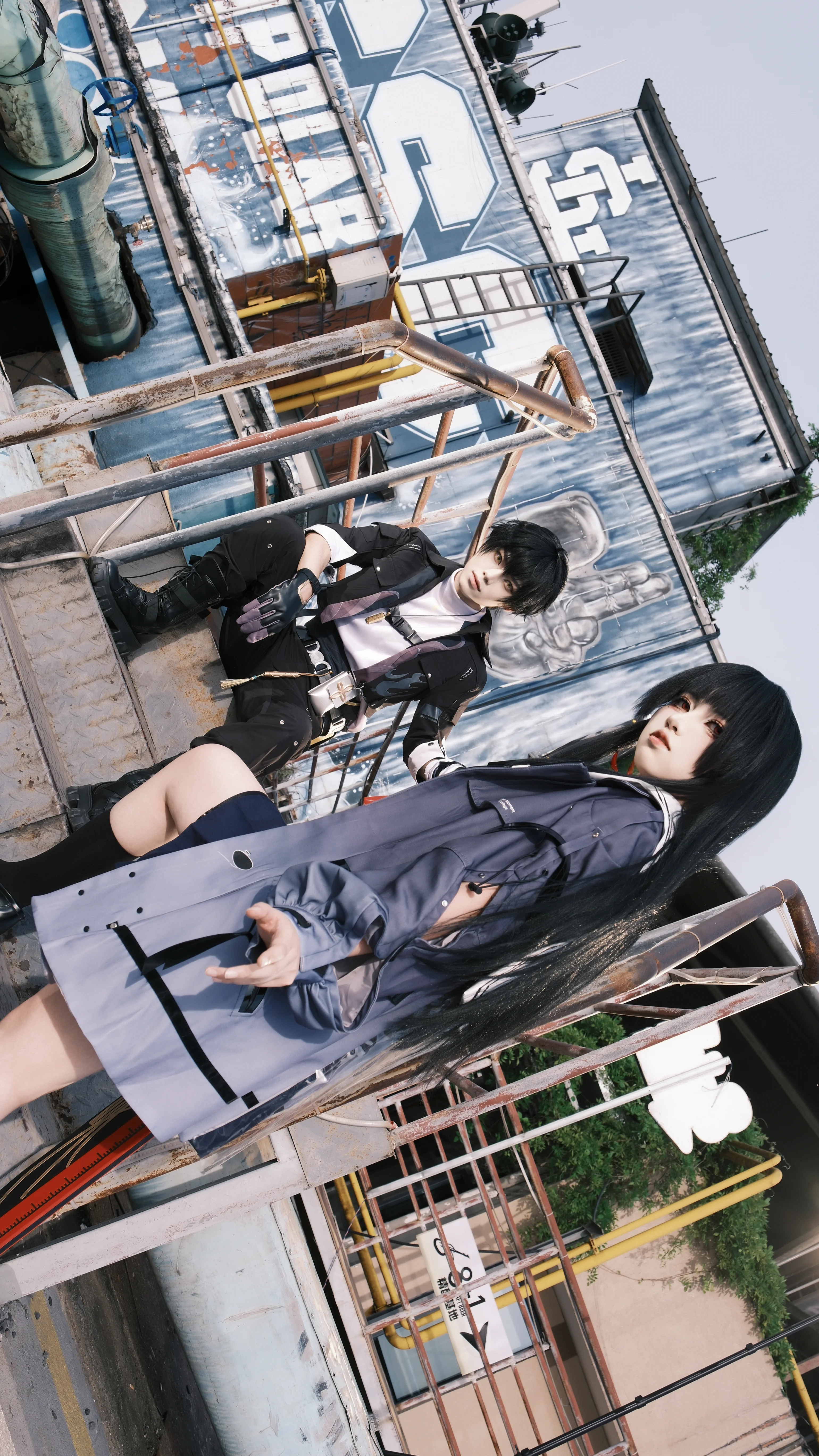 【千咲cos】鳴潮裡的工業風少女，橙色樓梯上的回眸 - 第 2 張