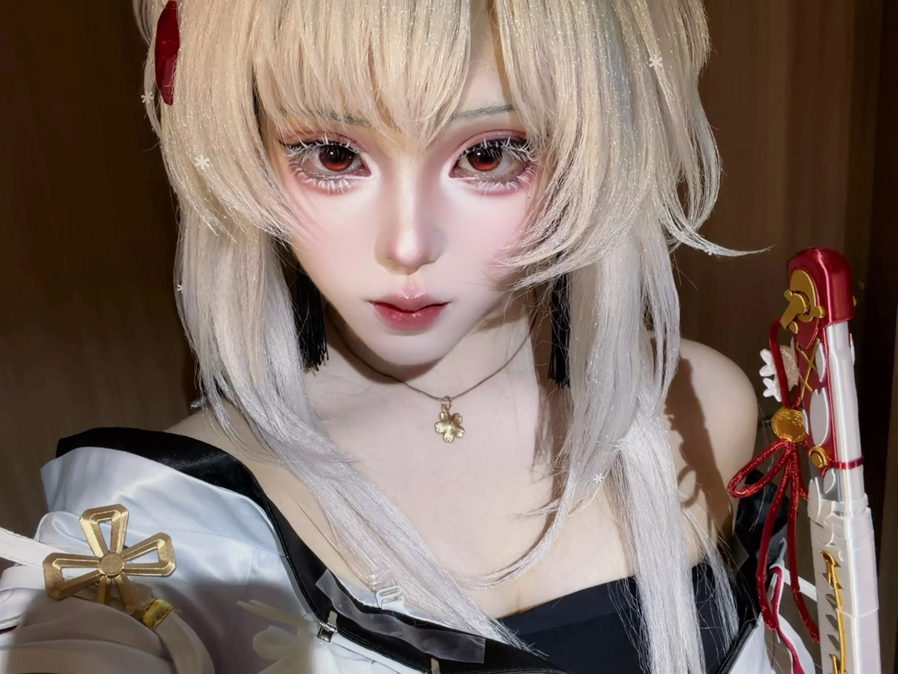 【緋雪cos】鳴潮裡的冰雪系少女，這個紅眼妝到底怎麼畫 - 第 2 張