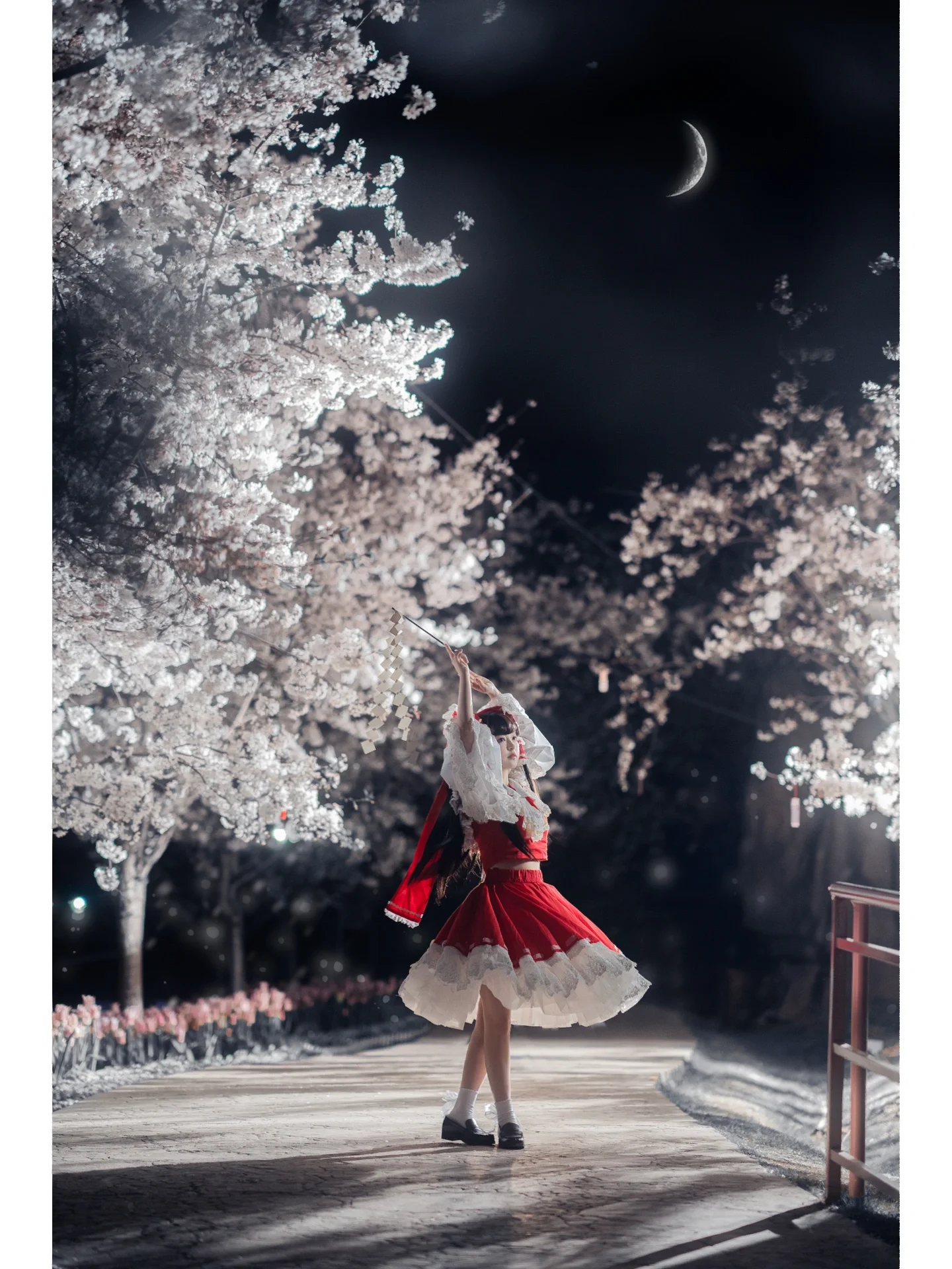 【博丽灵梦cos】夜樱下的红白巫女，静谧月光中的幻想乡 - 第 2 张