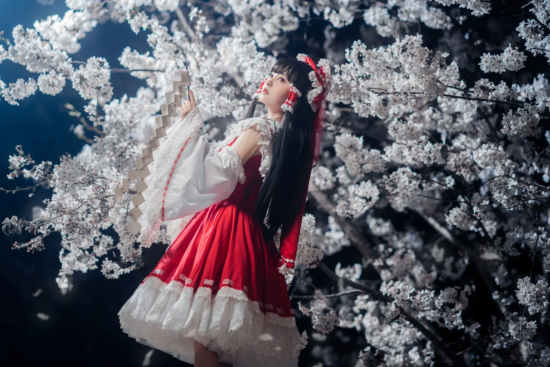 【博丽灵梦cos】夜樱下的红白巫女，静谧月光中的幻想乡 - 第 4 张