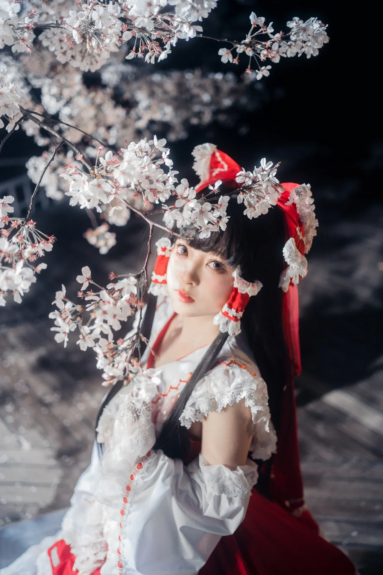 【博丽灵梦cos】夜樱下的红白巫女，静谧月光中的幻想乡 - 第 5 张