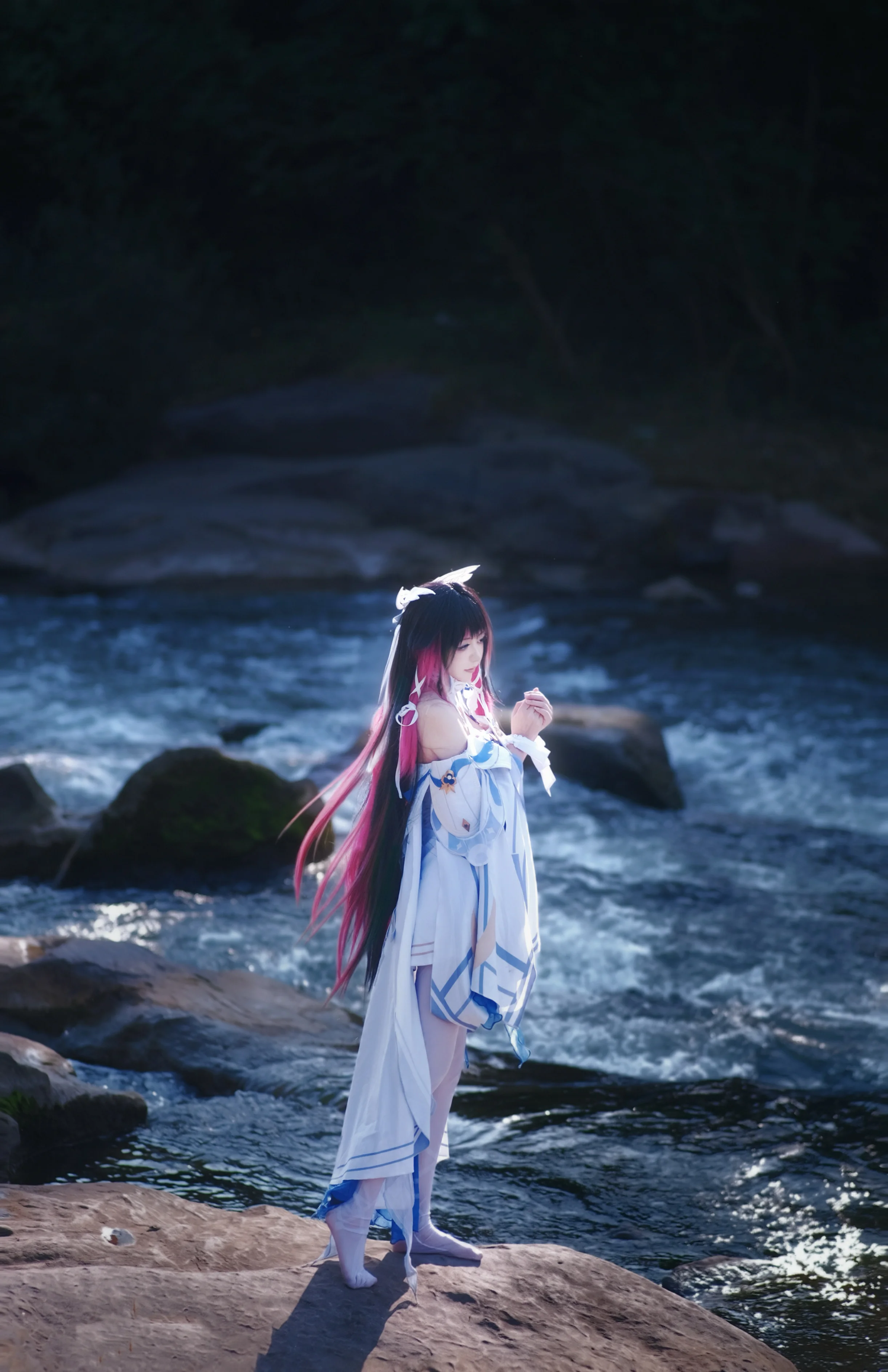 【哥伦比娅cos】清冷溪流间的少女，纯净与神秘同在 - 第 2 张