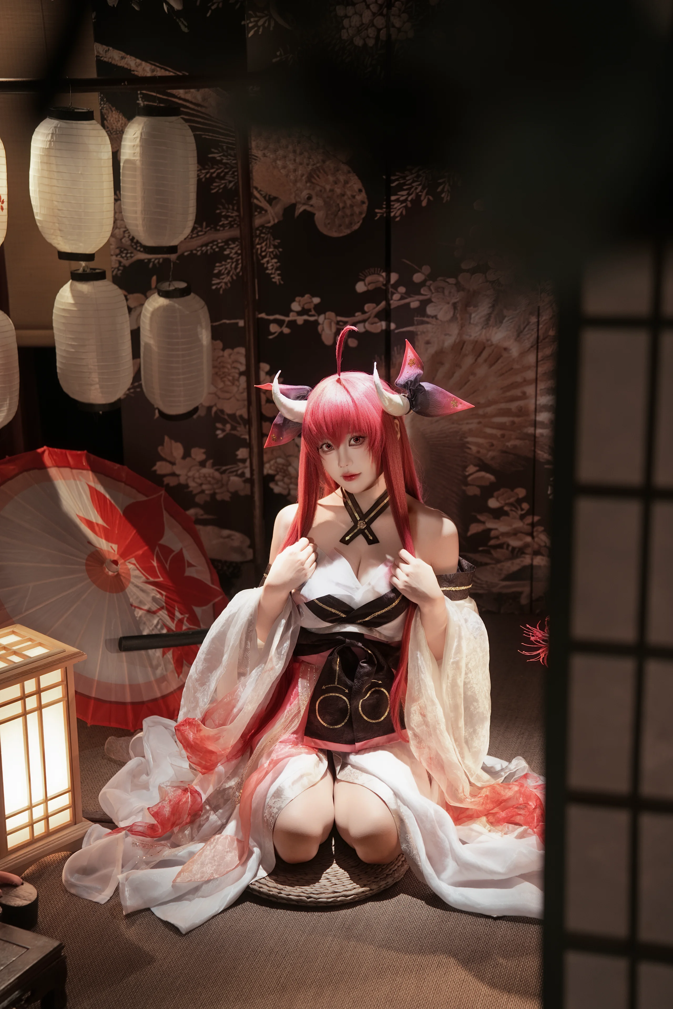 【五河琴裡cos】和室暗影下的粉紅靈裝，還原約會大作戰的靜謐一角 - 第 1 張