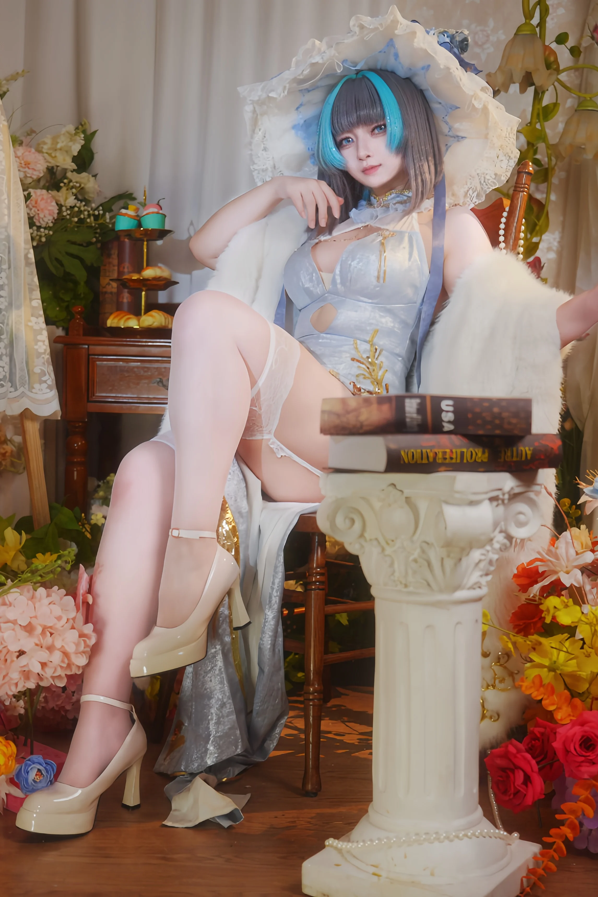 【柴郡cos】碧蓝航线，蓝白改良旗袍与复古花园的优雅呈现 - 第 1 张