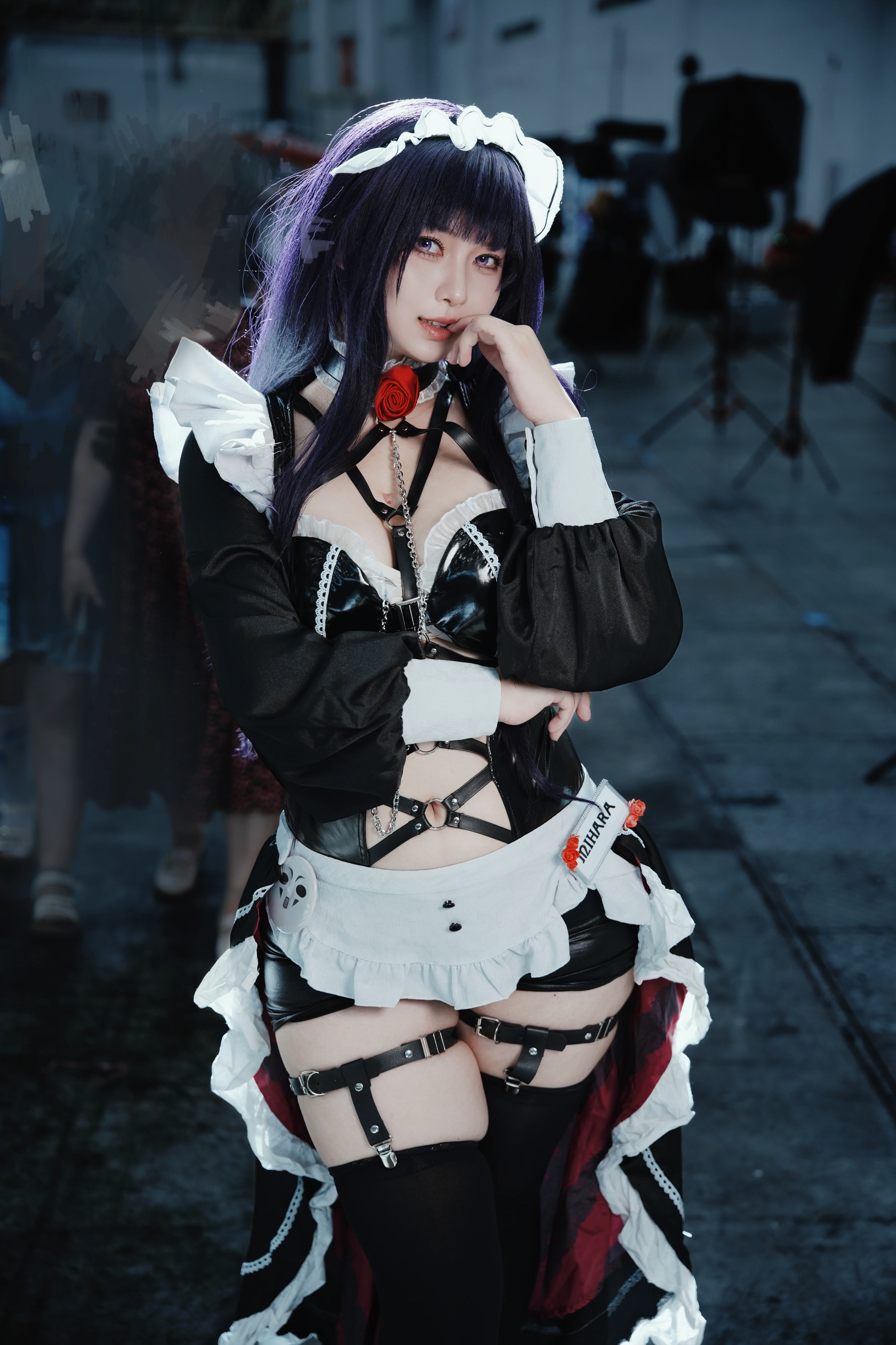 【米哈拉cos】胜利女神NIKKE的漫展瞬间，黑红女仆装气场全开