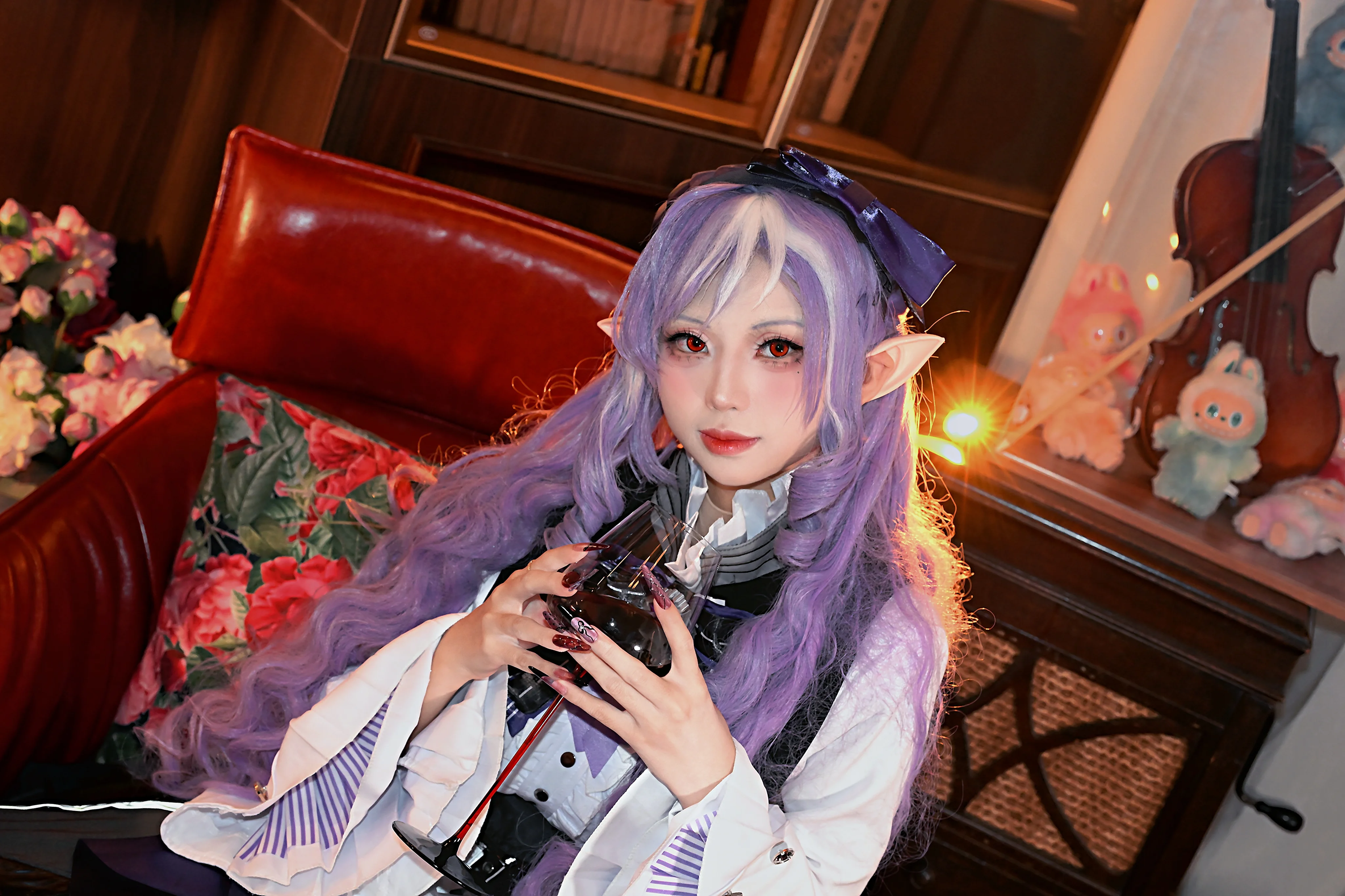 【ビビアン コスプレ】ゼンレスゾーンゼロのビストロバーテンダー、紫の夜幕下の誘い - 4 枚目