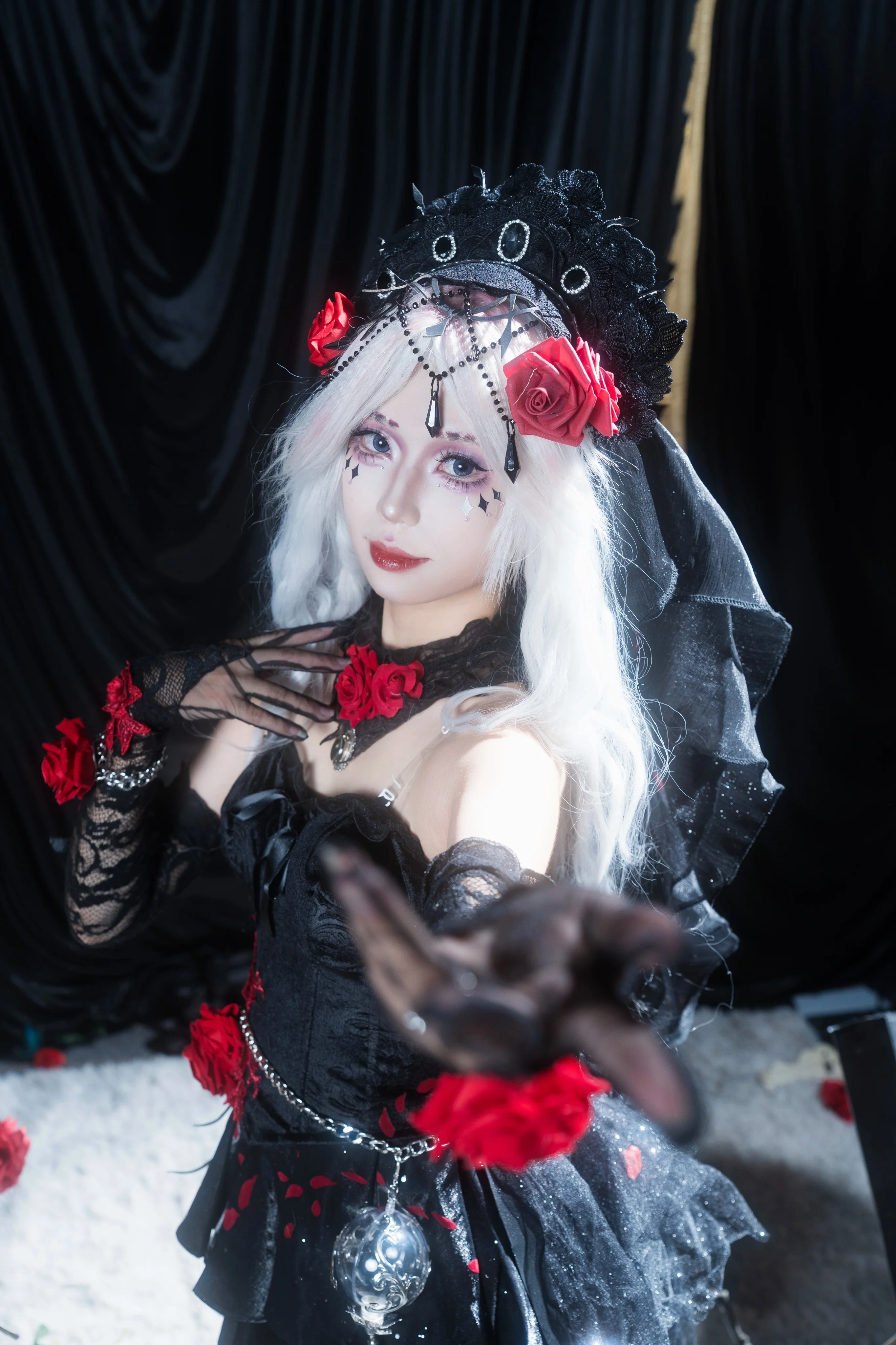 【心理学者コスプレ】Identity V 第五人格「長夜」薔薇テーマのコスプレ写真 - 3 枚目