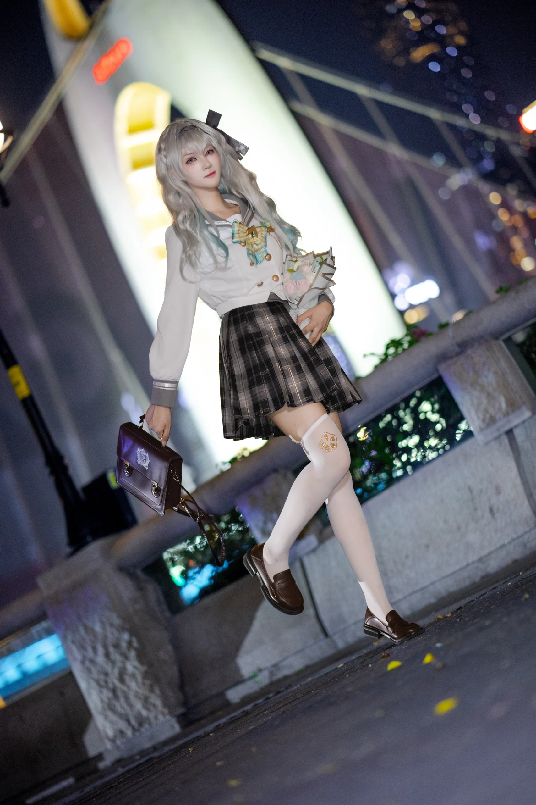 【流萤cos】广州塔夜色下的JK风，拍出霓虹氛围感