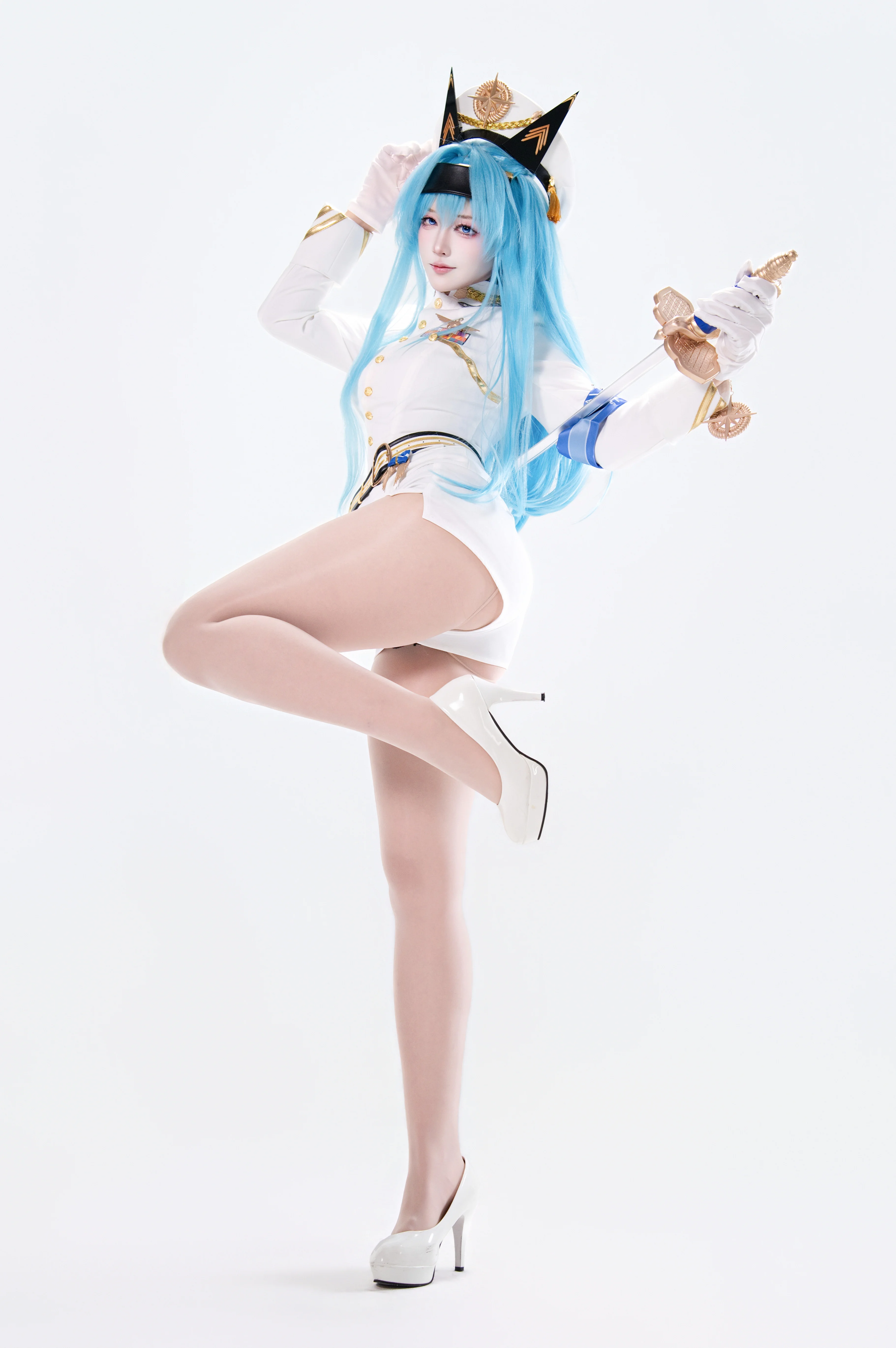 【海伦cos】胜利女神NIKKE，这套白色军装真的很出片