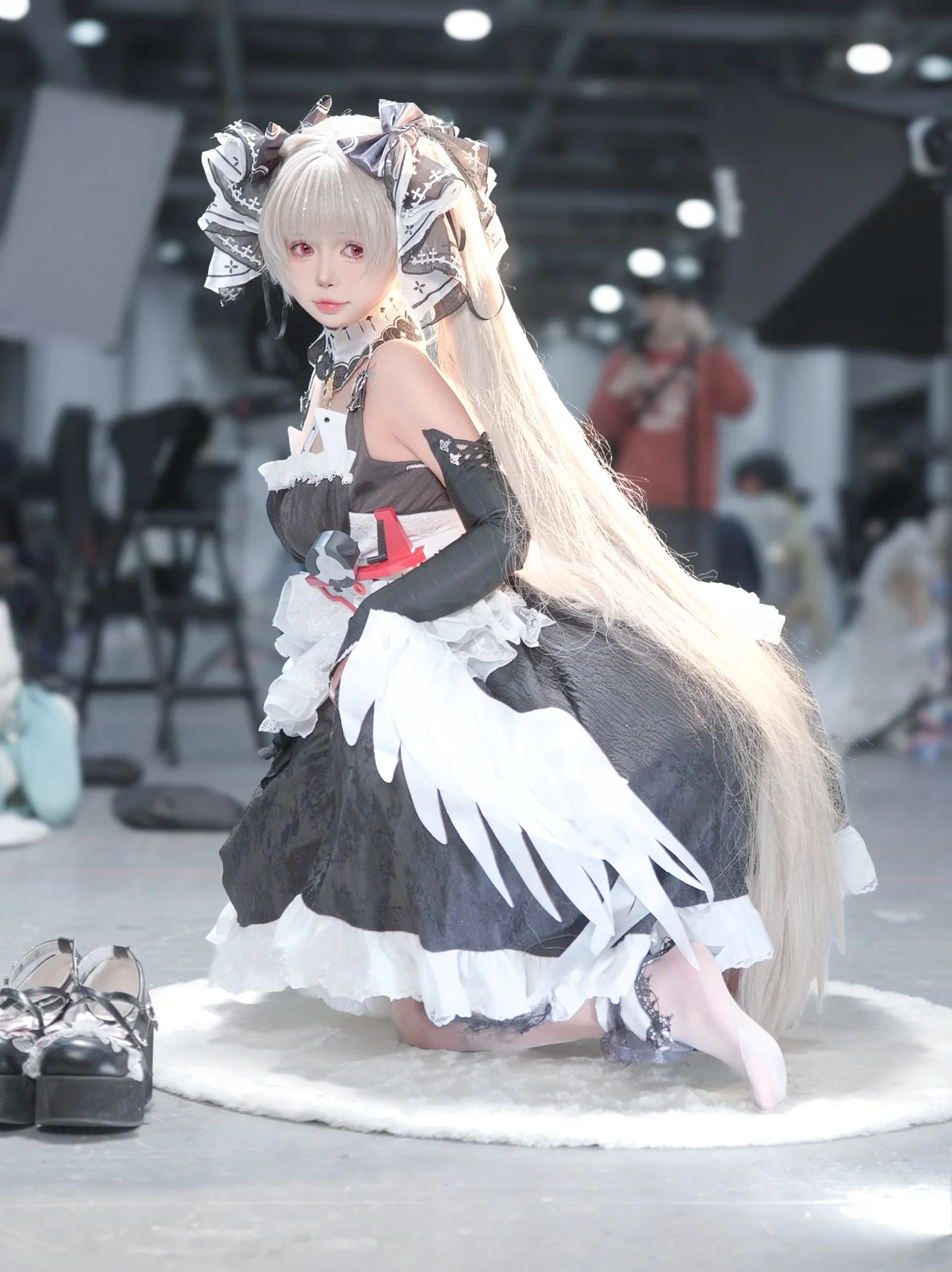 【碧蓝航线可畏cos】皇家女仆装出镜，漫展场内随拍 - 第 2 张