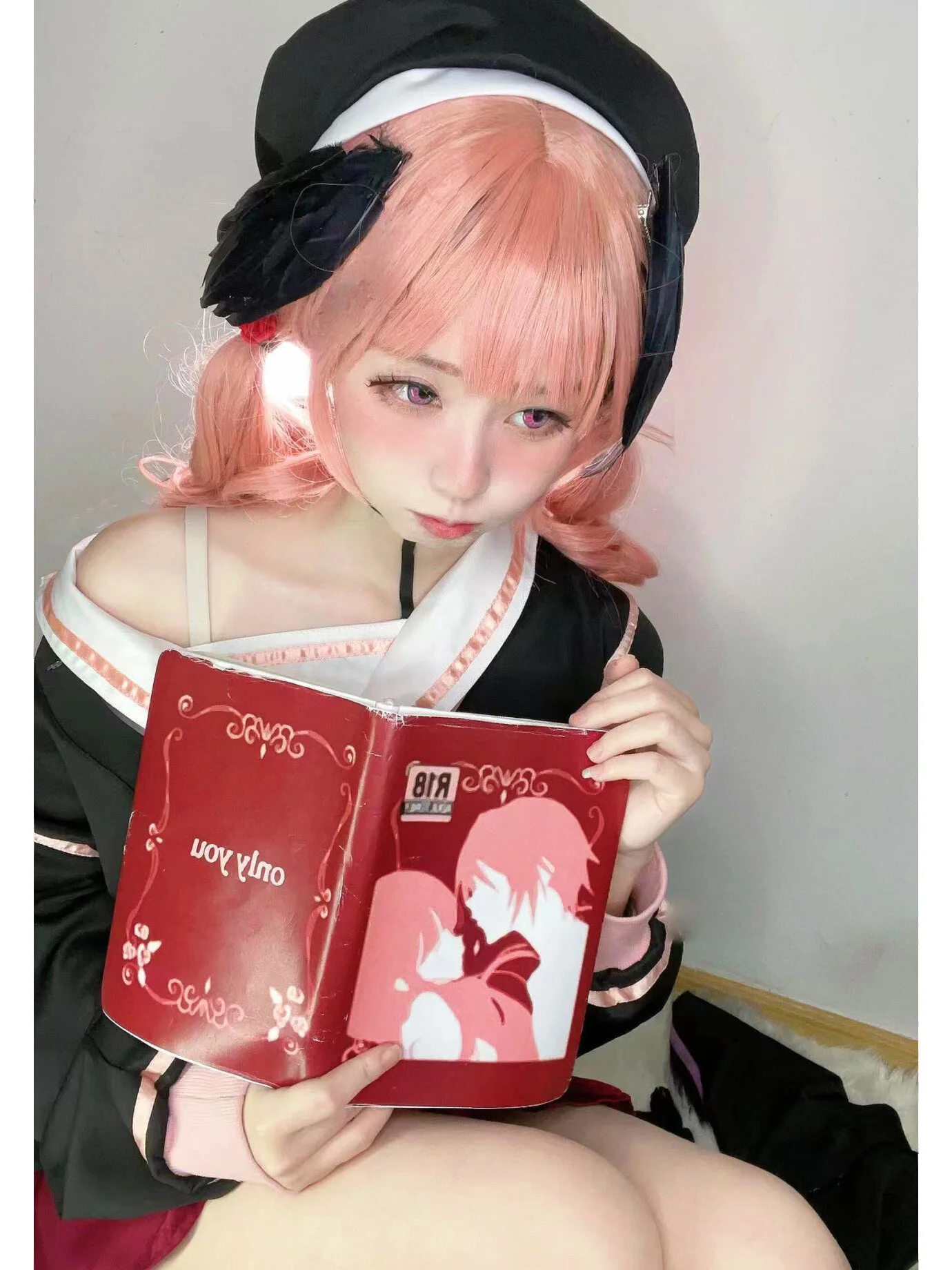 【下江小春cos】碧蓝档案里那本红书与黑衣搭配 - 第 3 张