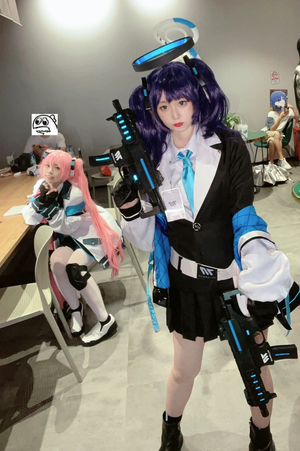 【千年卑女cos】蔚蓝档案的科技学园风，冷面双马尾持枪出镜 - 第 4 张