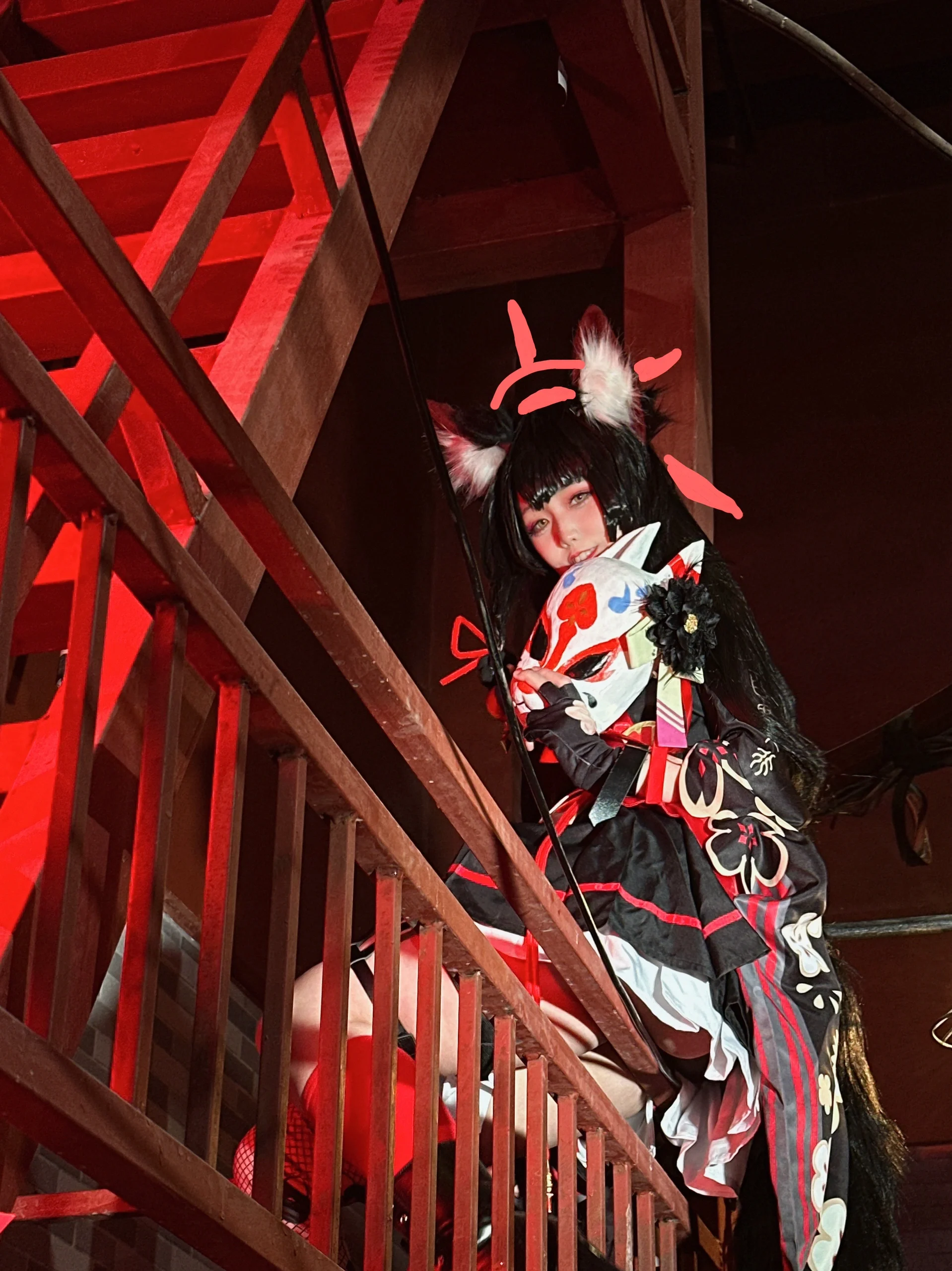 【碧蓝档案cos】深夜街头的狐耳少女，红黑和风太飒了 - 第 2 张