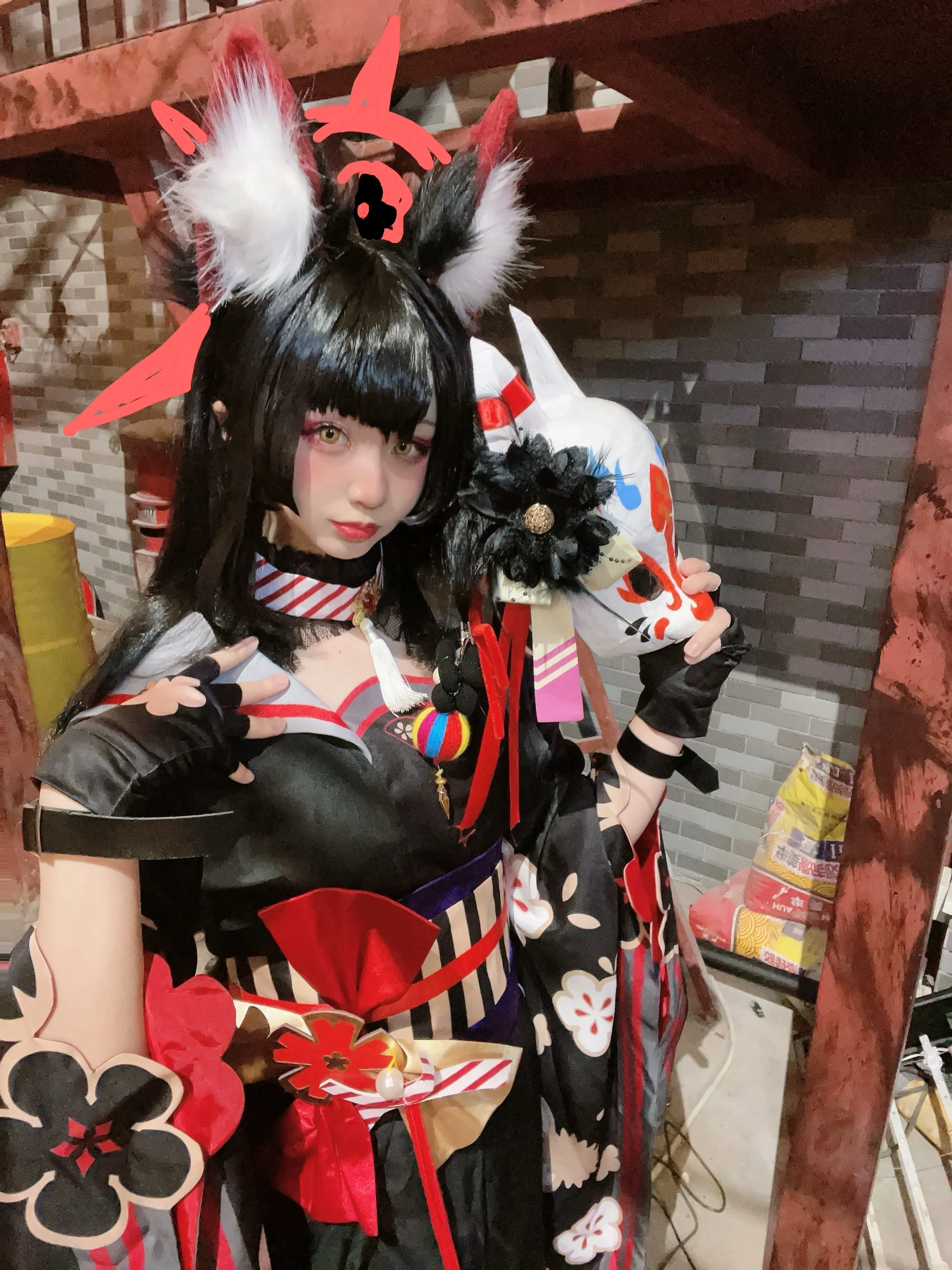 【碧蓝档案cos】深夜街头的狐耳少女，红黑和风太飒了 - 第 3 张