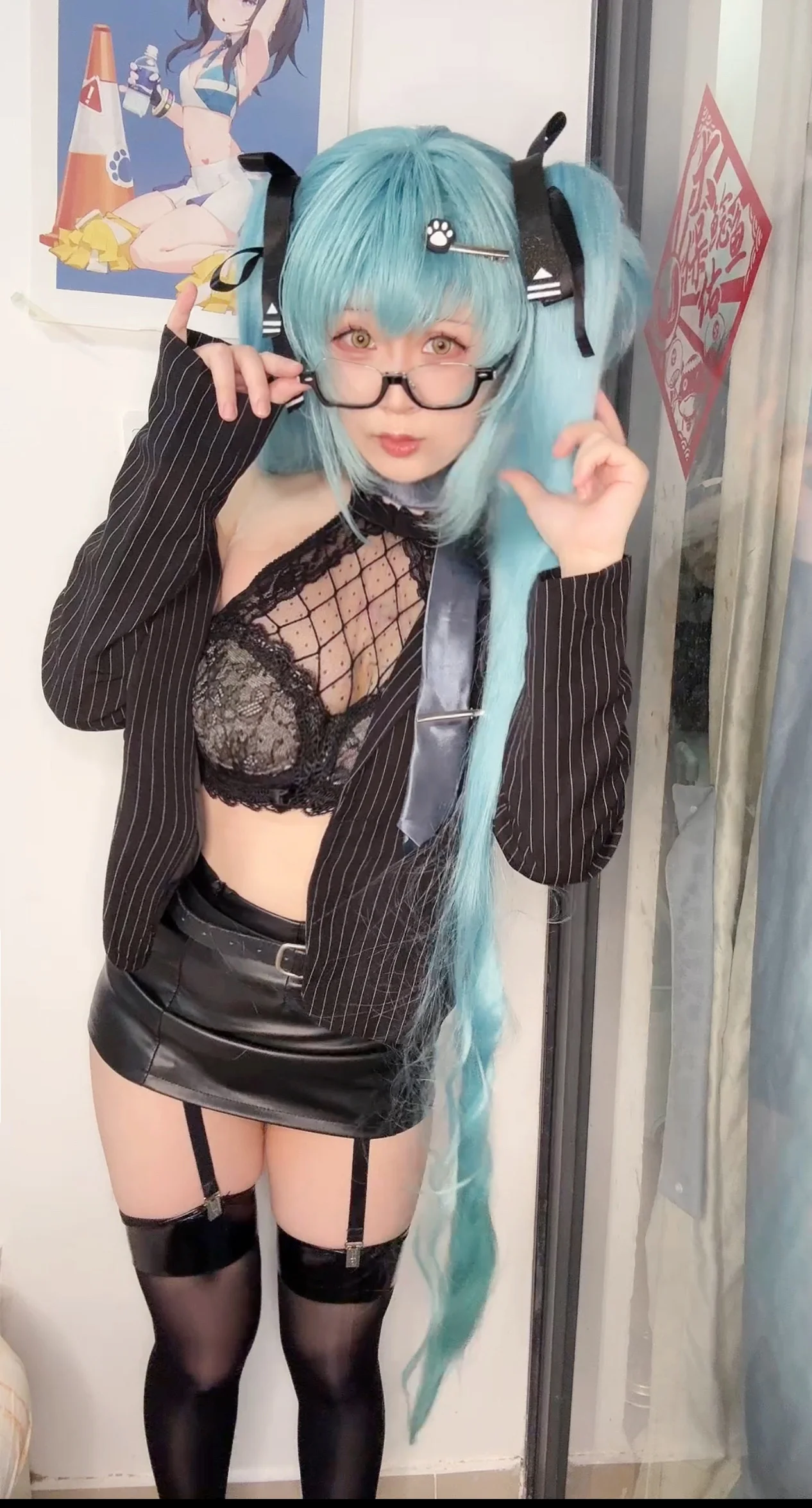 【普利瓦蒂cos】NIKKE里的傲娇OL，黑框眼镜下的职场魅力 - 第 2 张