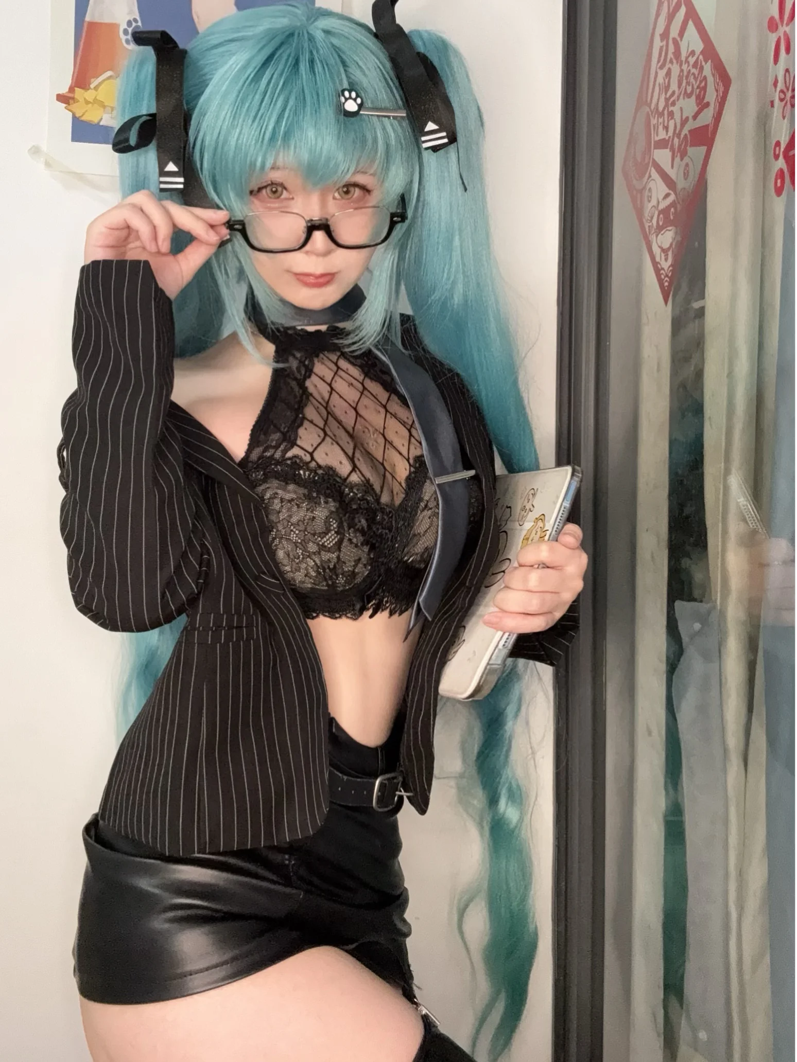 【普利瓦蒂cos】NIKKE里的傲娇OL，黑框眼镜下的职场魅力 - 第 3 张