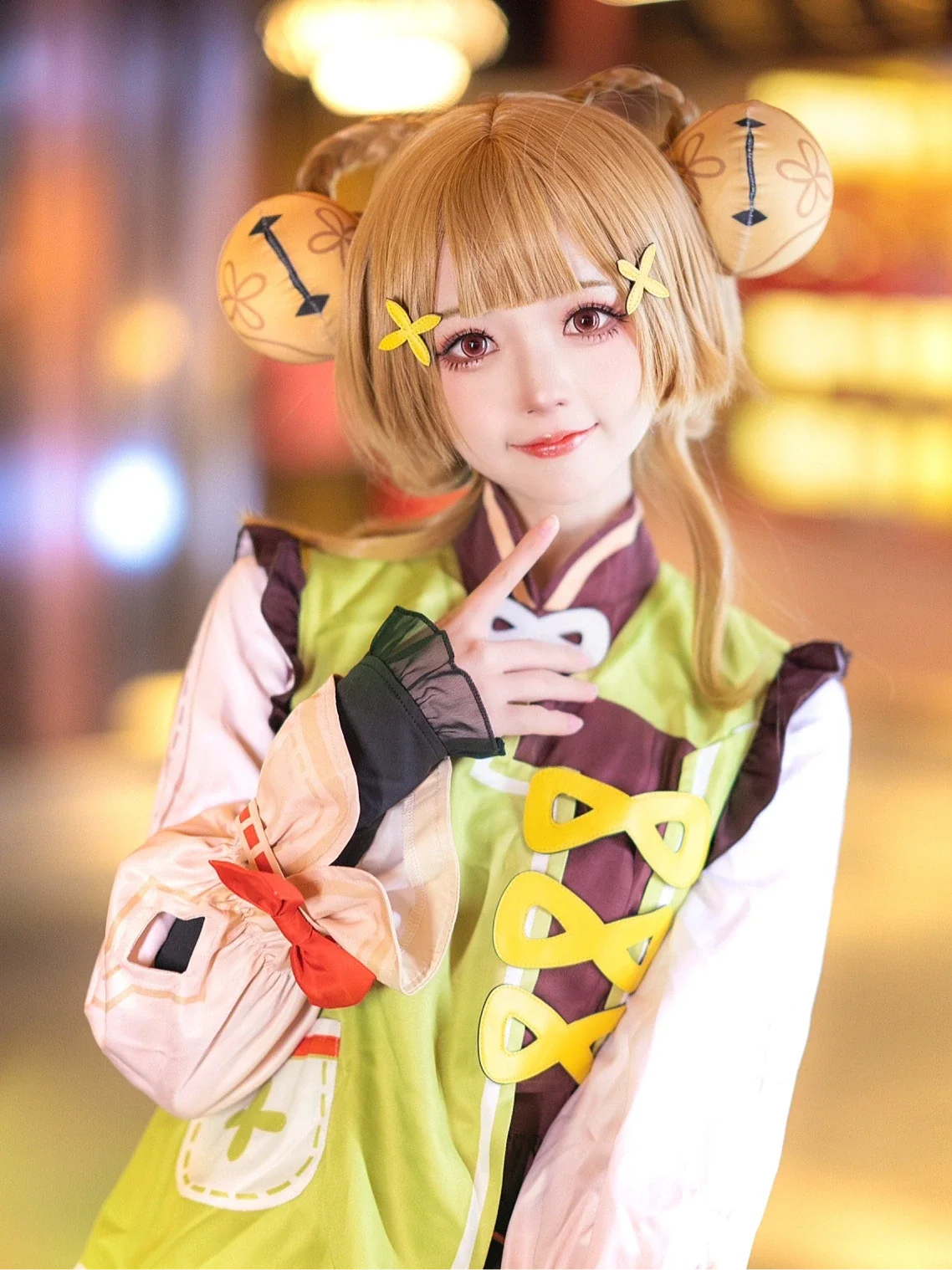 [Yaoyao Cosplay] The Sweet Girl in Genshin Impact, Cute Moments Under the Night View - Image 2