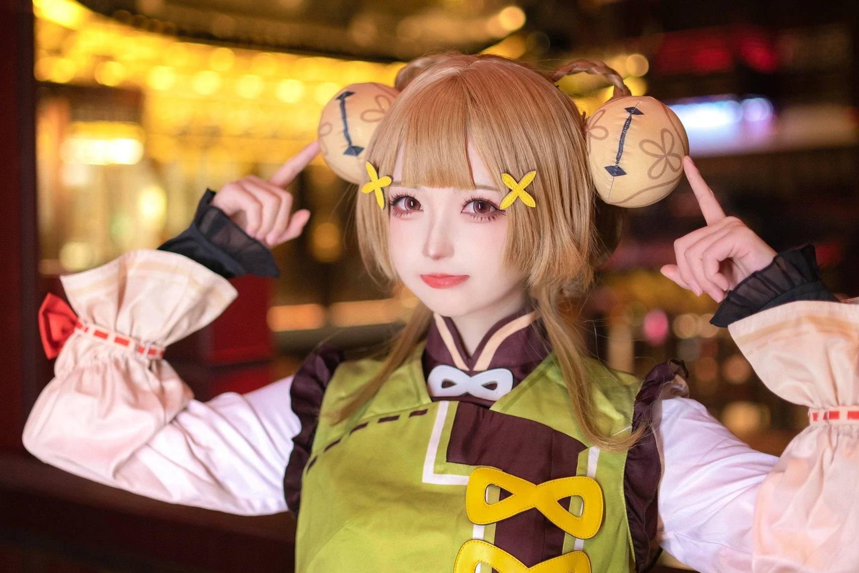 [Yaoyao Cosplay] The Sweet Girl in Genshin Impact, Cute Moments Under the Night View - Image 5