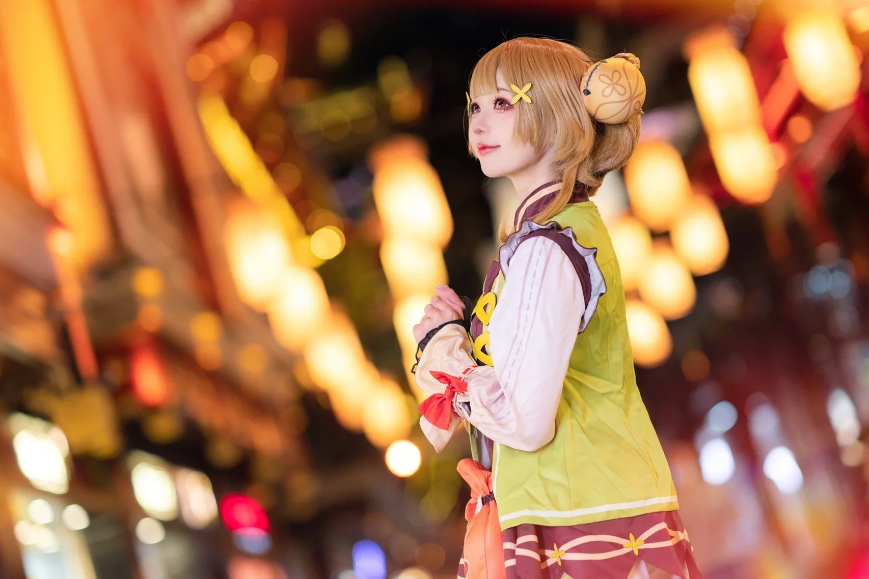 [Yaoyao Cosplay] The Sweet Girl in Genshin Impact, Cute Moments Under the Night View - Image 6