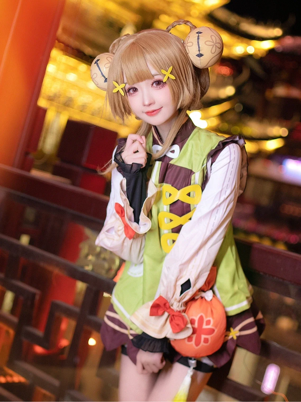 [Yaoyao Cosplay] The Sweet Girl in Genshin Impact, Cute Moments Under the Night View - Image 7