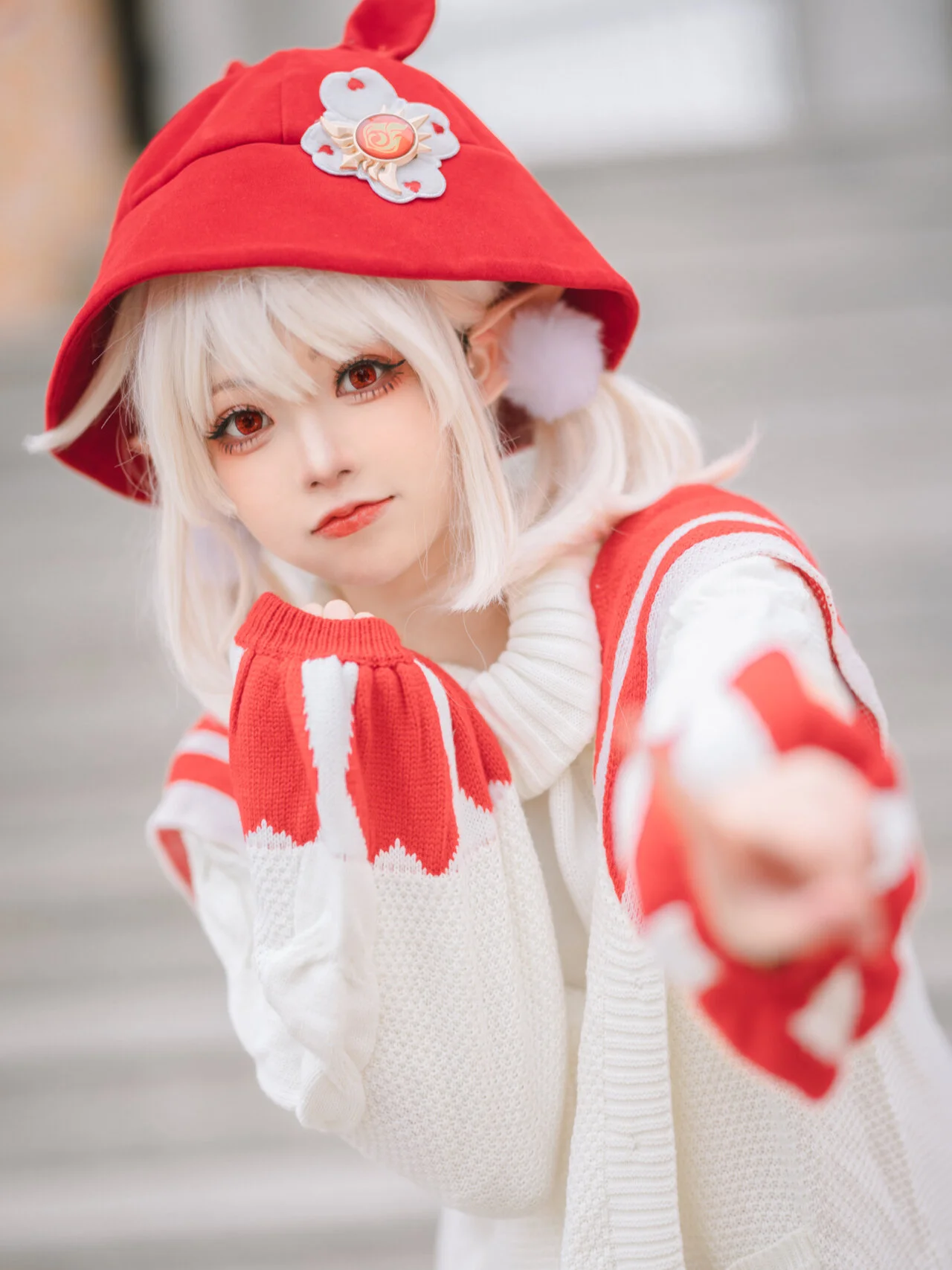 【可莉cos】原神火花骑士可莉，户外的红白穿搭记录 - 第 2 张