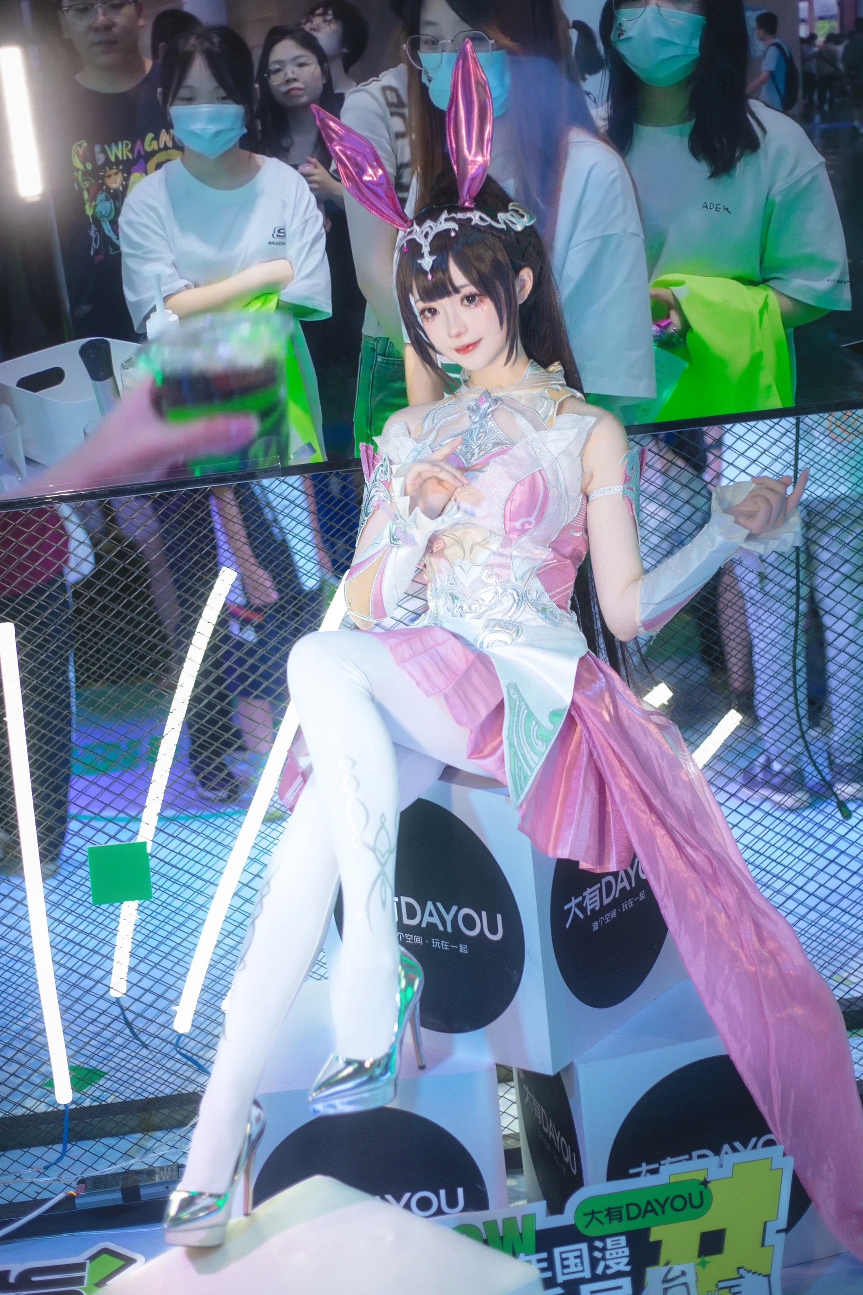 【小舞 コスプレ】『闘羅大陸』、杭州中国国際漫画アニメフェスティバル会場でのスイートコスプレなウサ耳パフォーマンス - 1 枚目