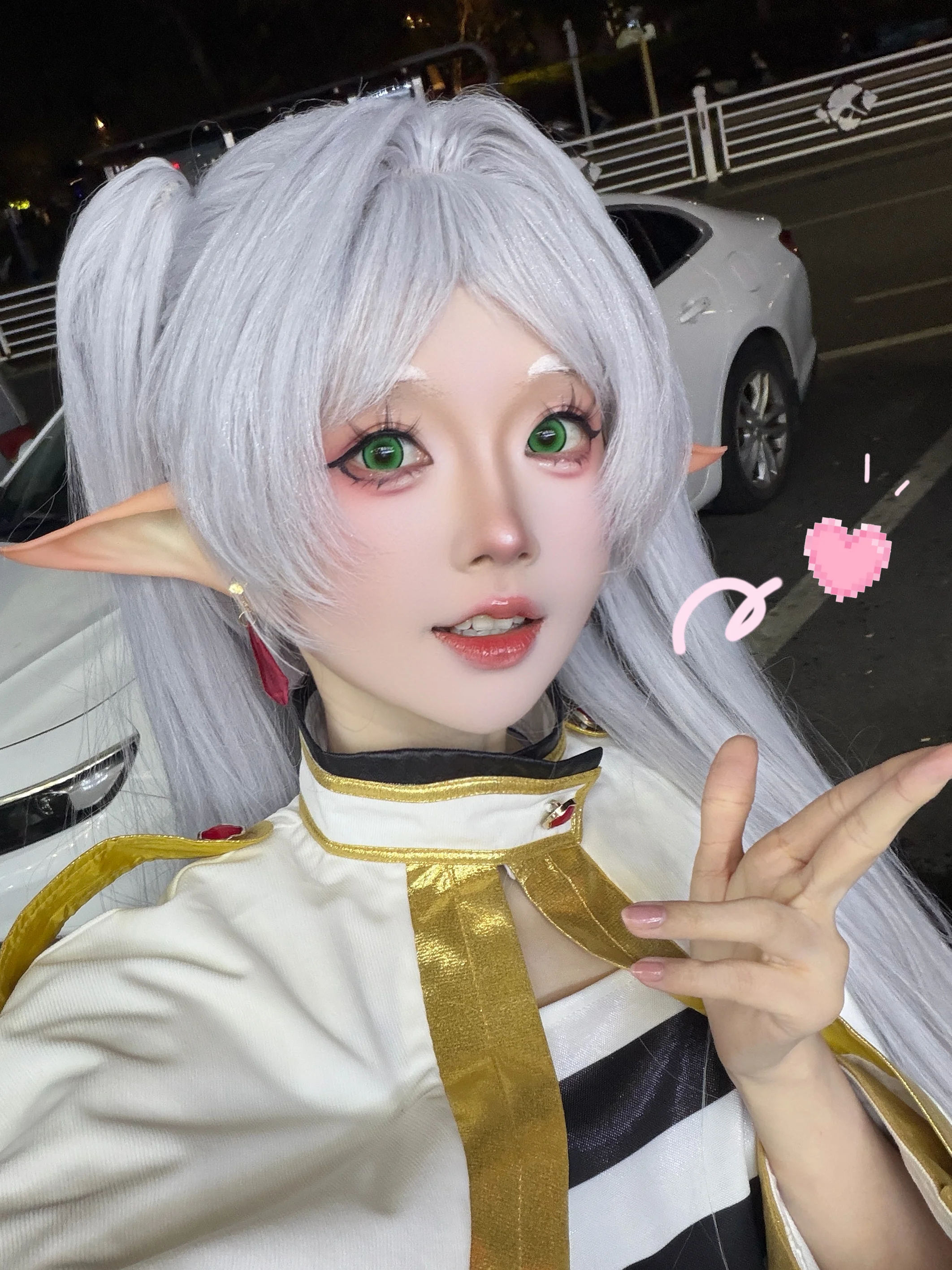 【芙莉莲cos】夜空下的银白精灵，漫展前夜的治愈瞬间 - 第 2 张