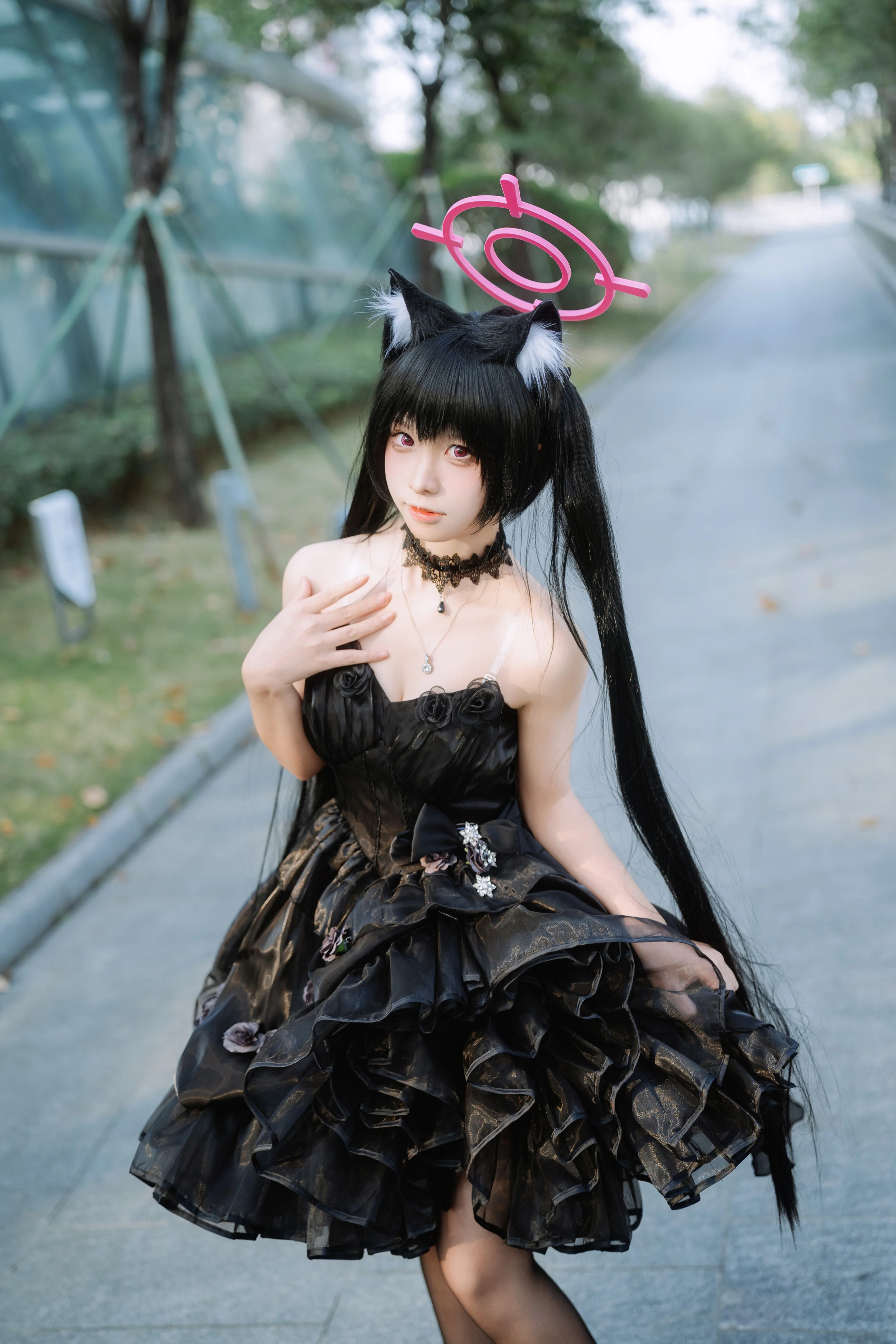 【黑见芹香cos】蔚蓝档案里的黑猫系少女，街头随拍 - 第 2 张