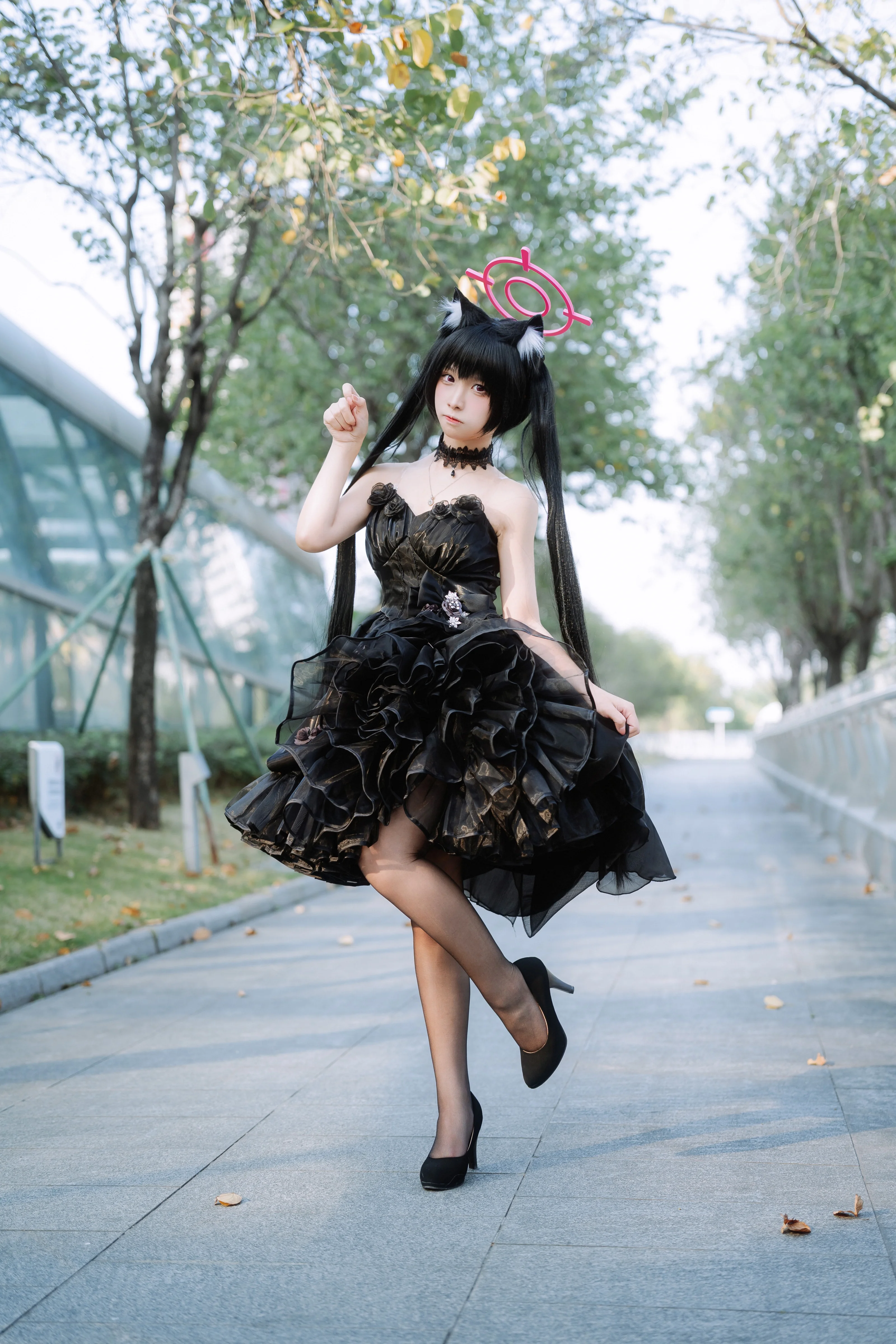 【黑见芹香cos】蔚蓝档案里的黑猫系少女，街头随拍 - 第 3 张
