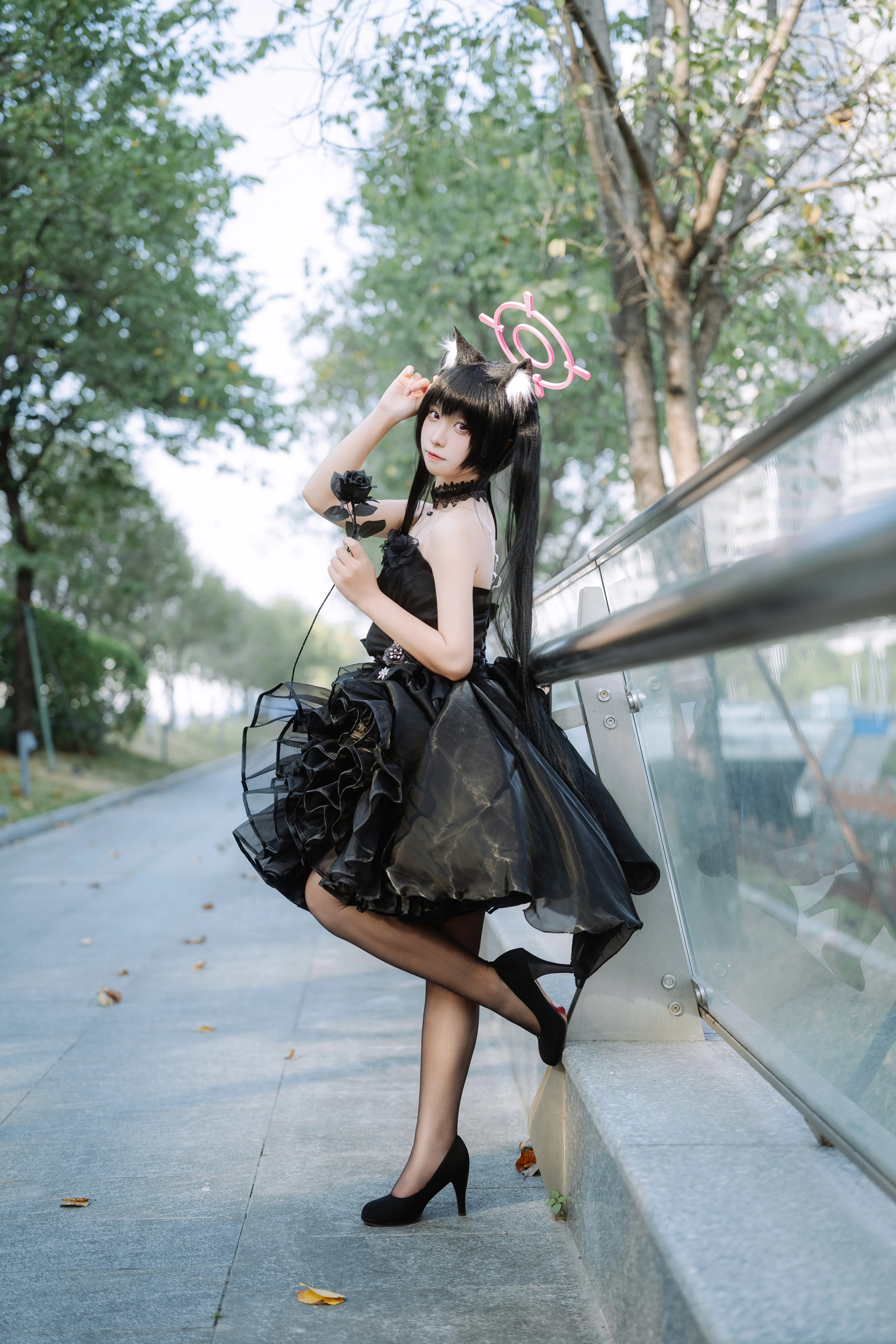 【黑见芹香cos】蔚蓝档案里的黑猫系少女，街头随拍 - 第 6 张