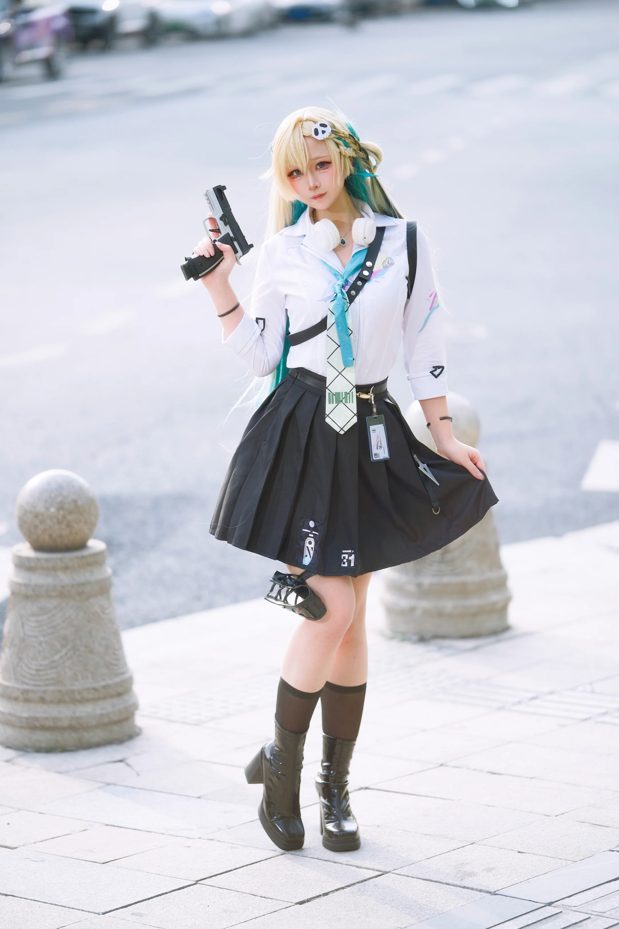 【琳奈cos】鸣潮里的枪手少女，今天带着道具出街啦 - 第 3 张
